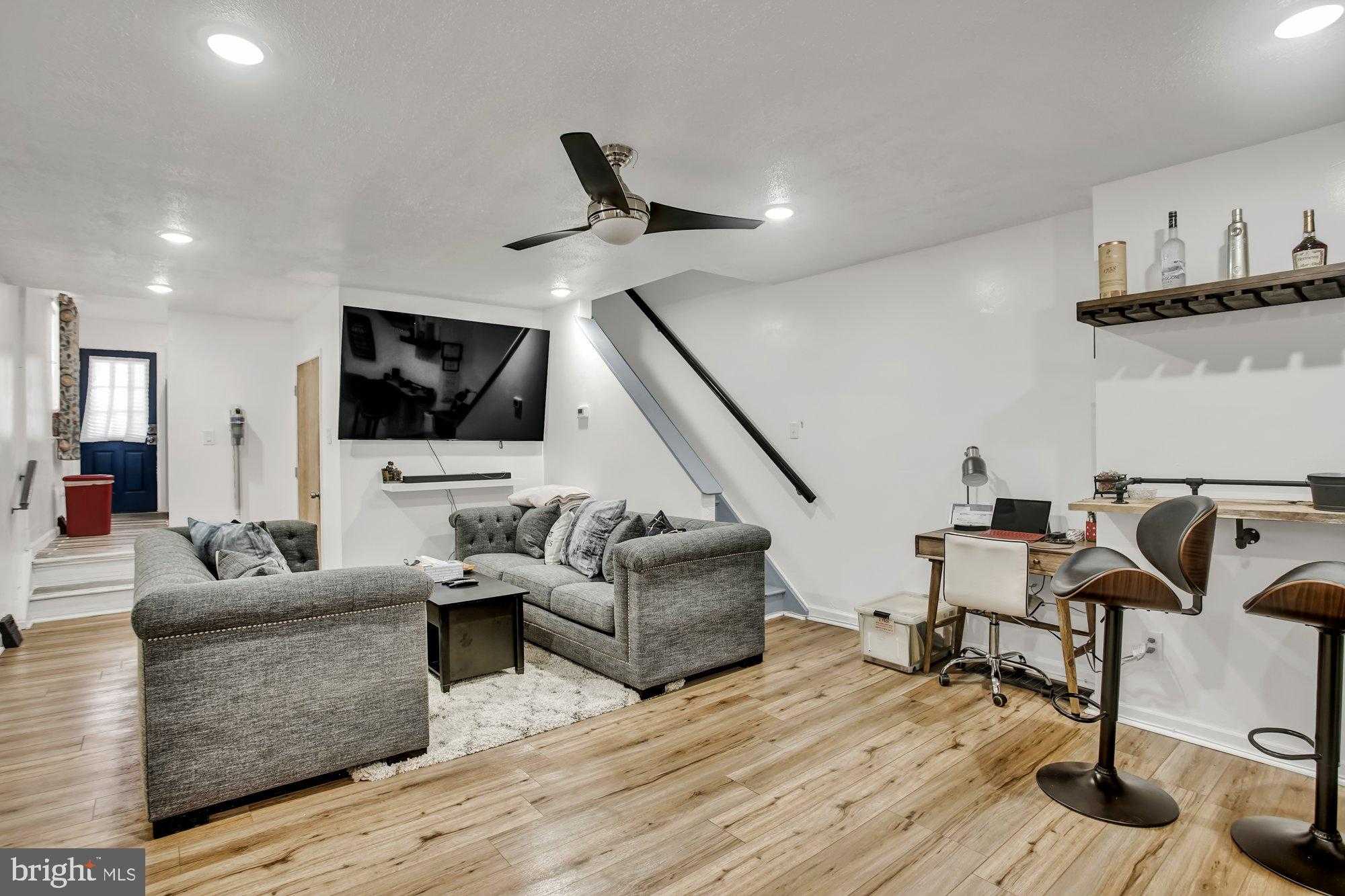 1900 W Bristol St photo 3