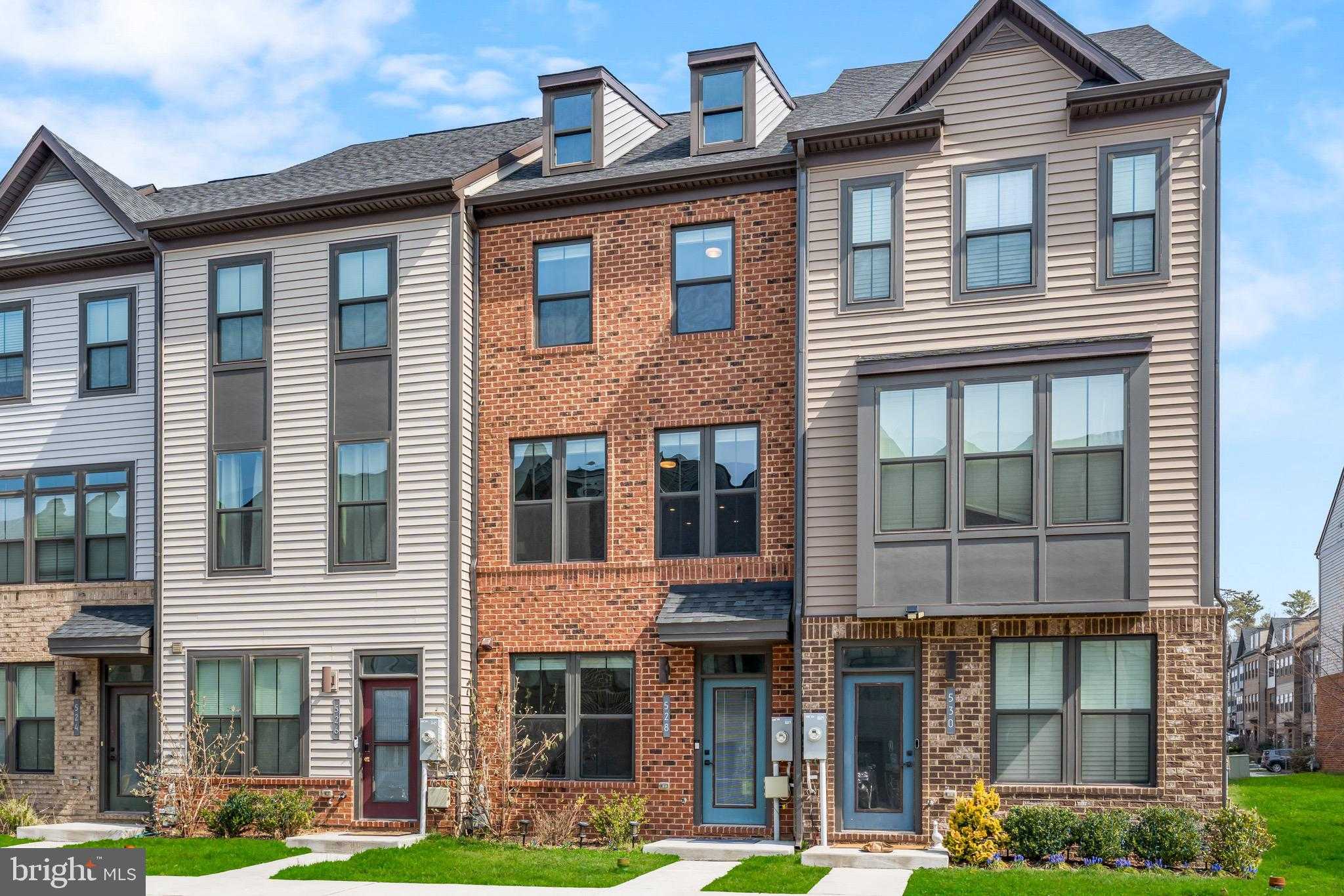 528 Levanna Ln photo 2