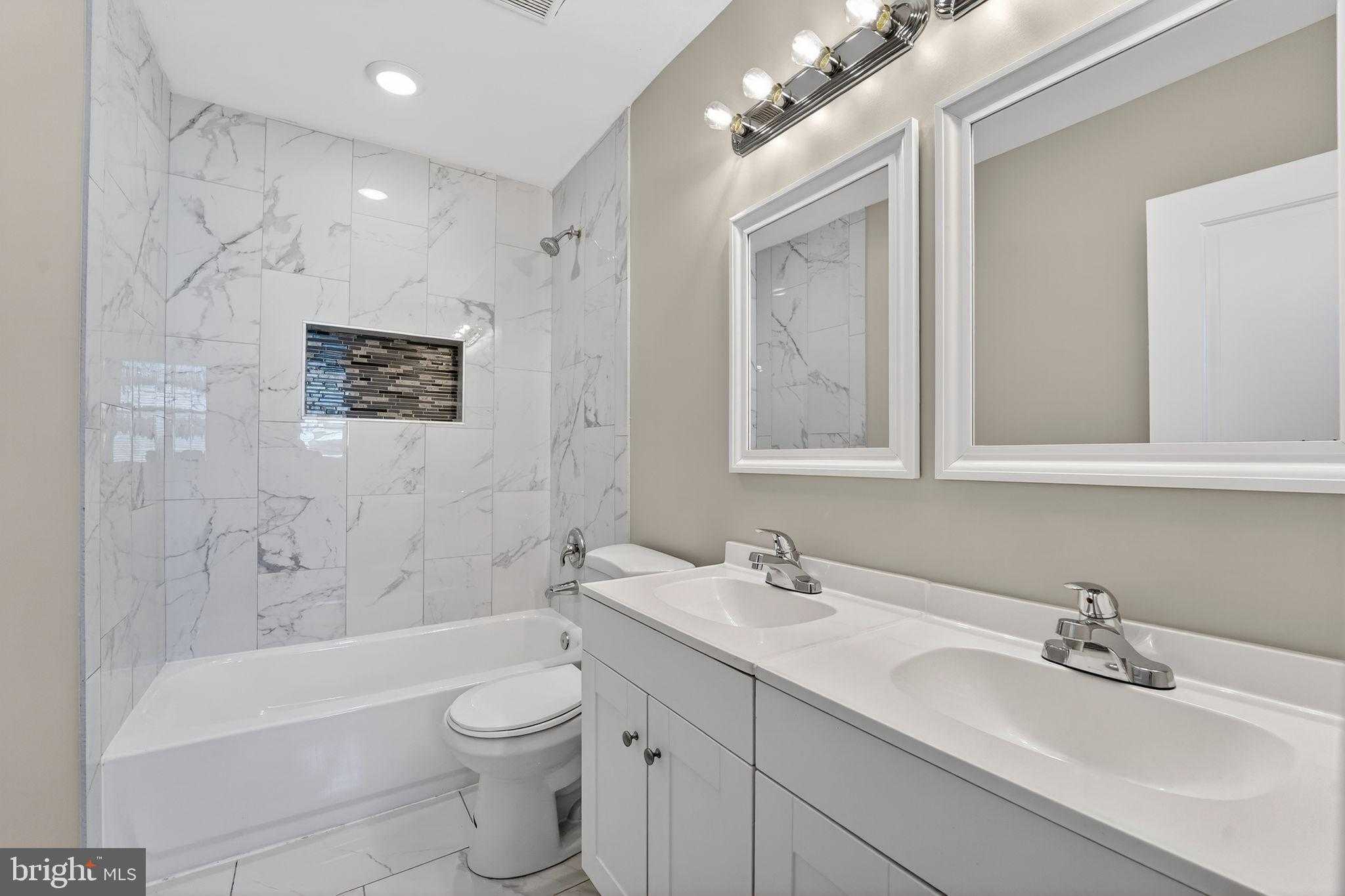 418 1st Ave photo 26