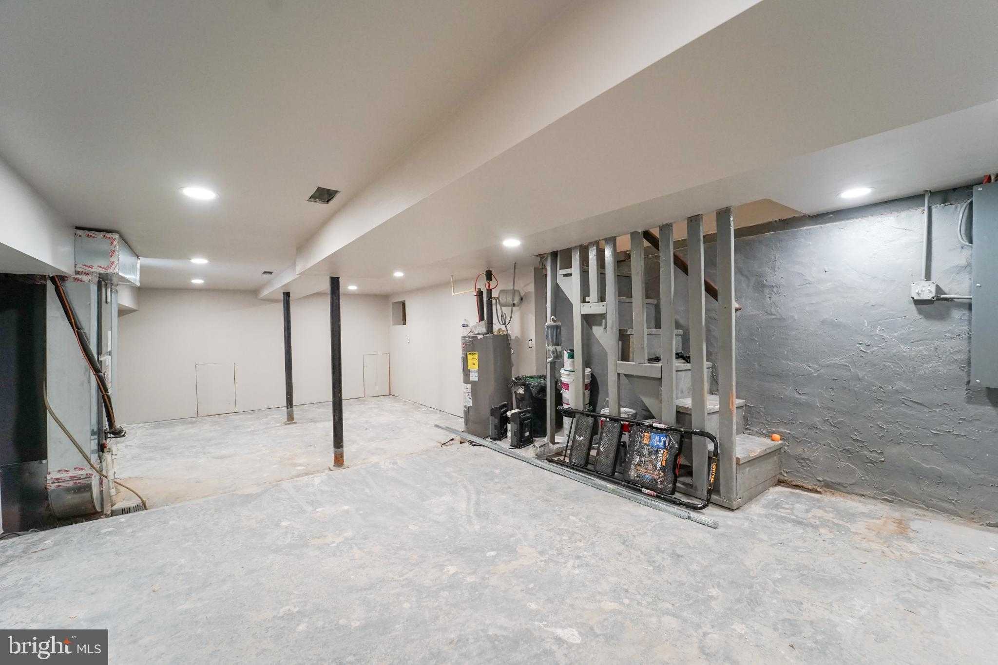 418 1st Ave photo 28