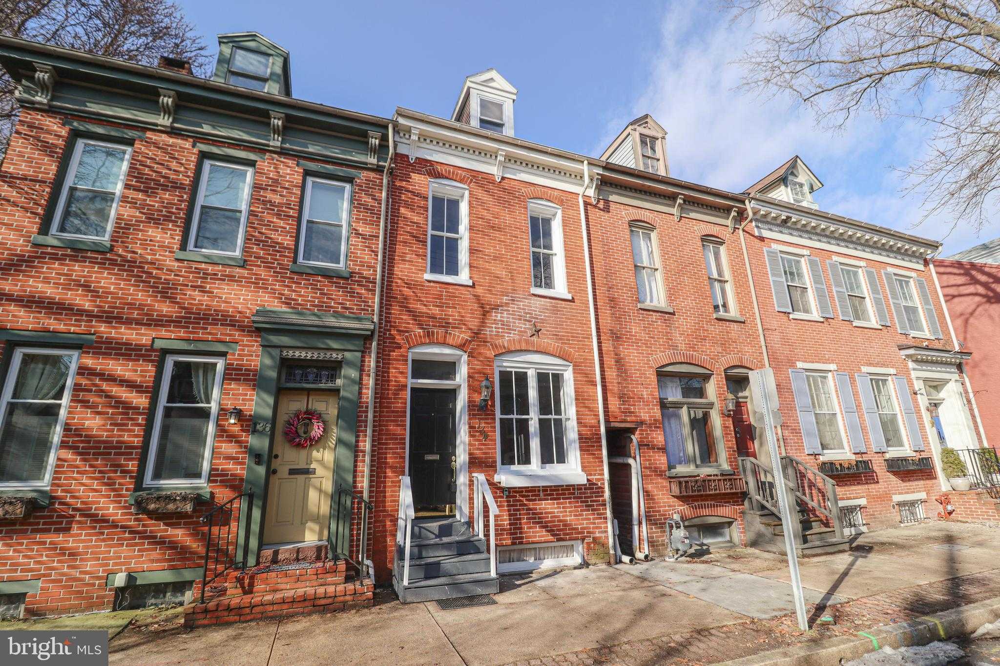 134 S Newberry St photo 3