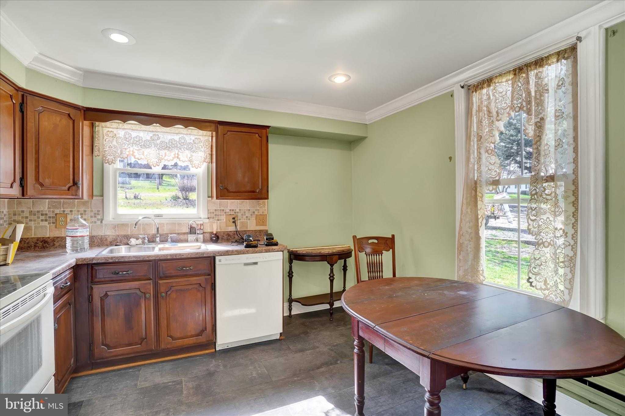 606 Main St photo 20