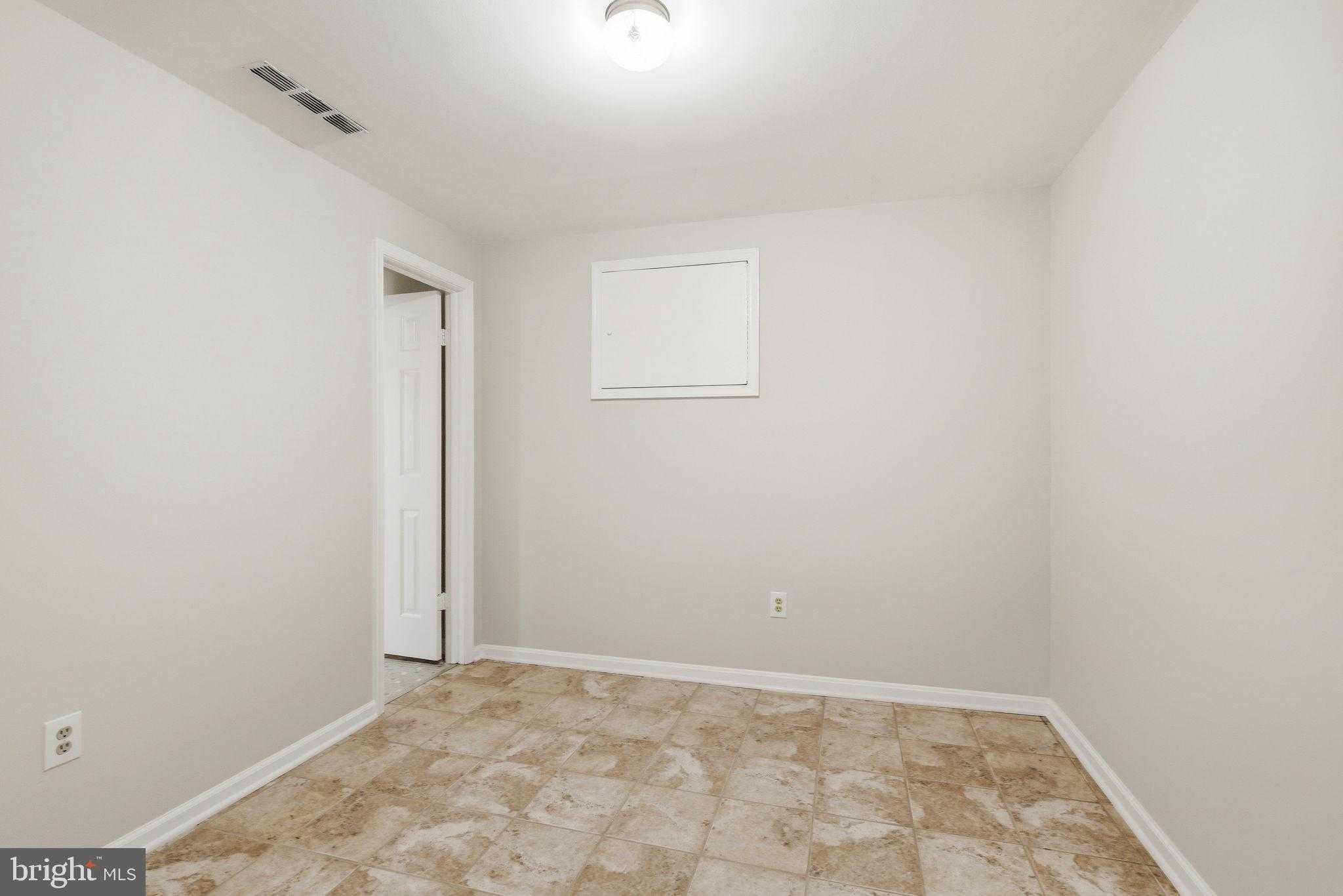 5 Canfield CT photo 36