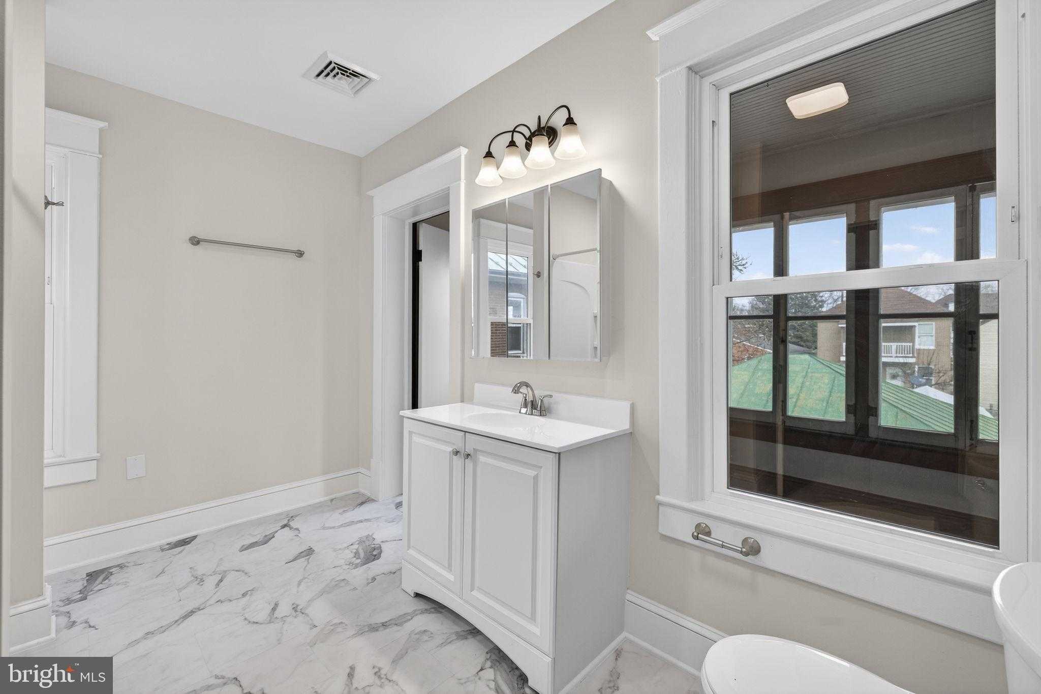 320 E Piccadilly St photo 29