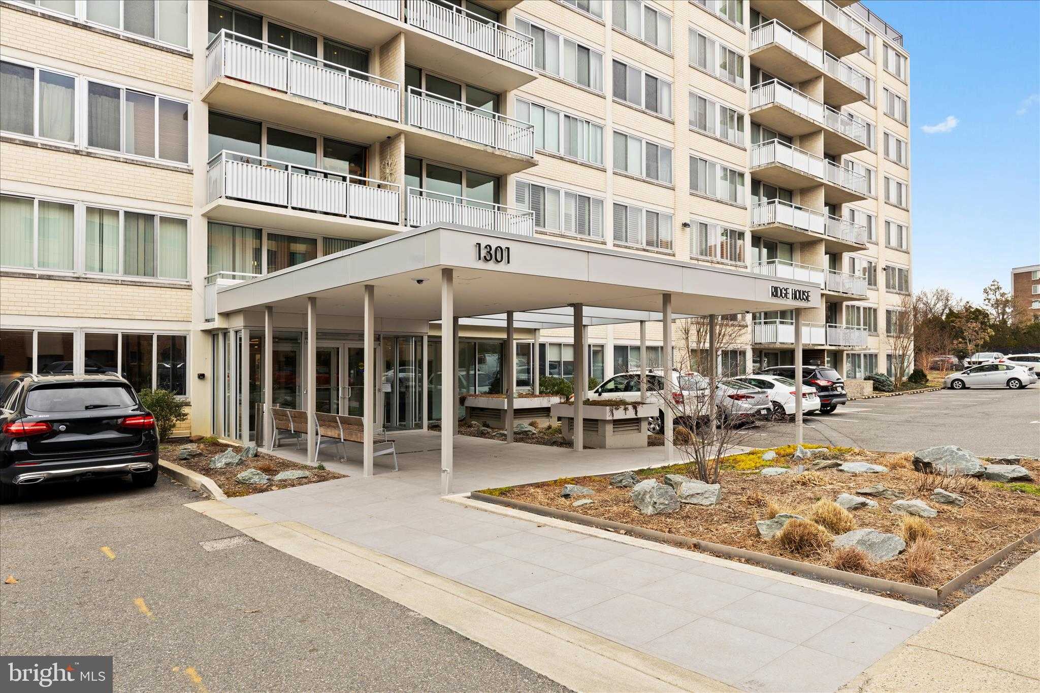 1301 S Arlington Ridge Rd Apt 609 photo 33