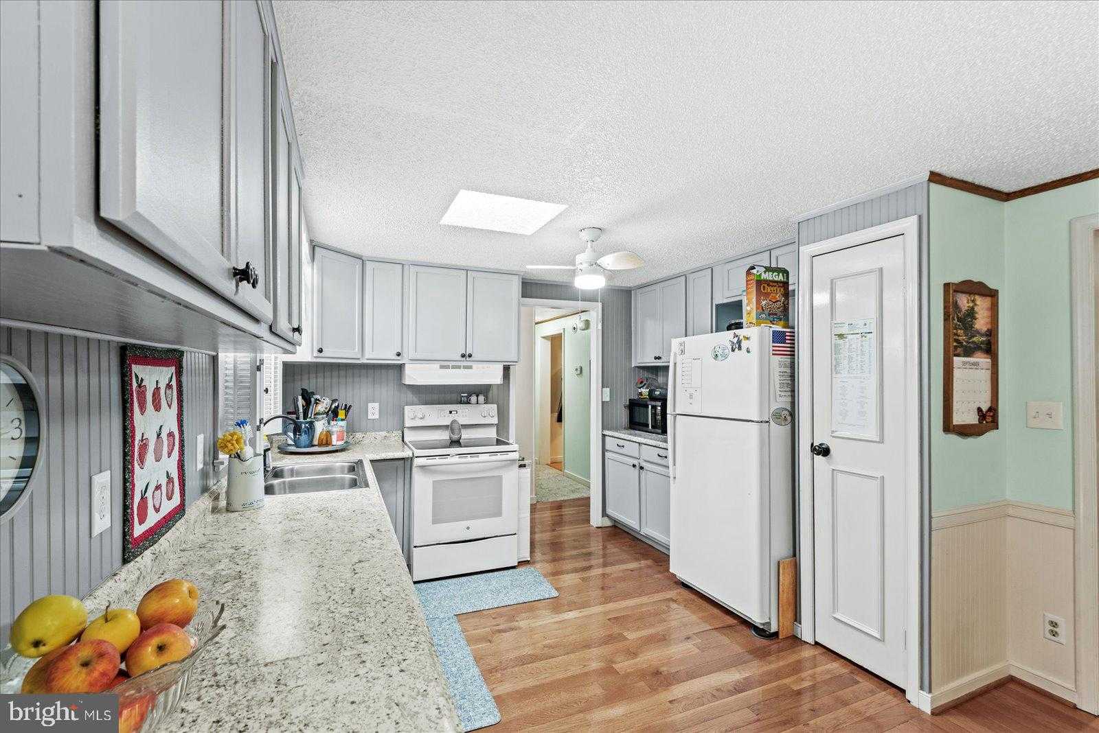 604 Stratford Cir photo 14