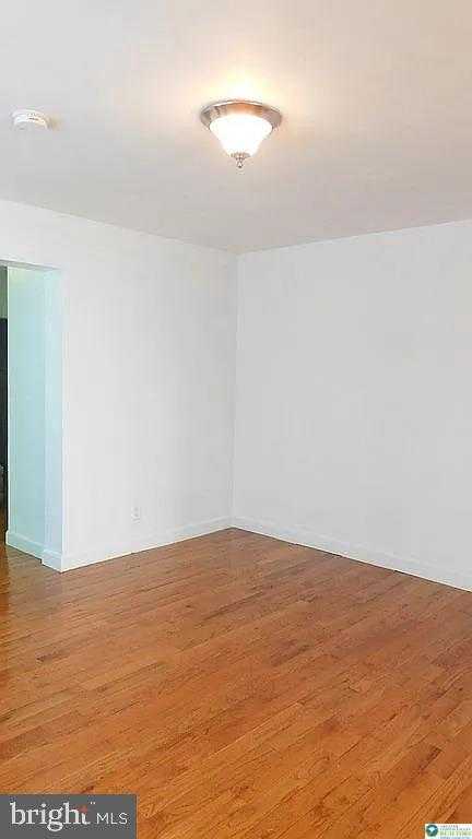 1225 W Walnut St photo 21