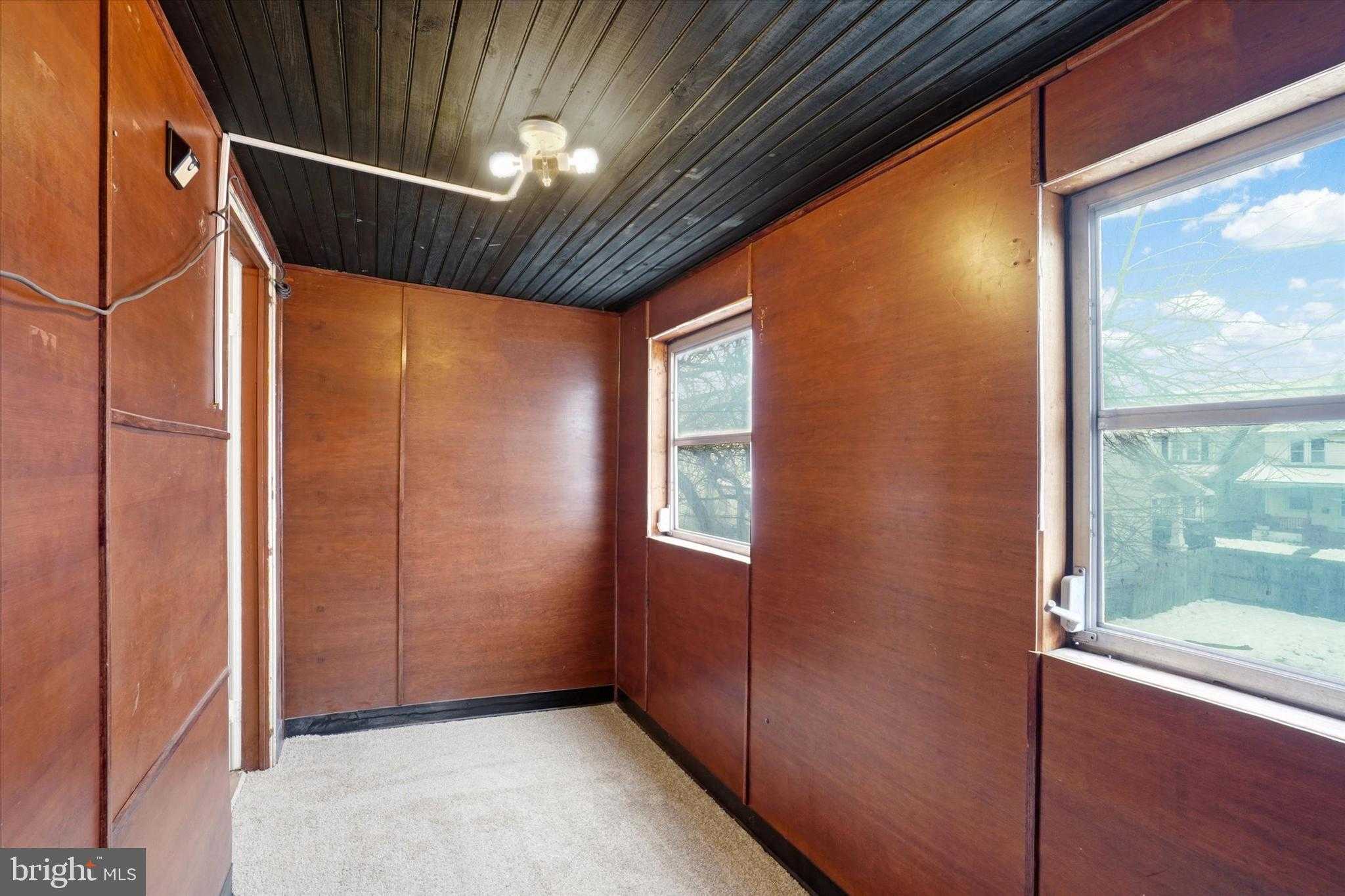 923 E Princess St photo 19