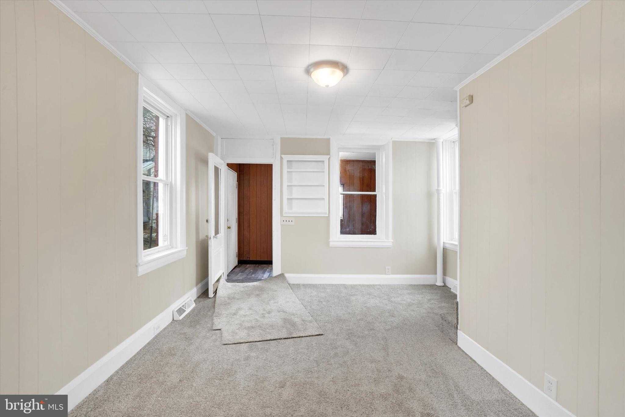 923 E Princess St photo 8