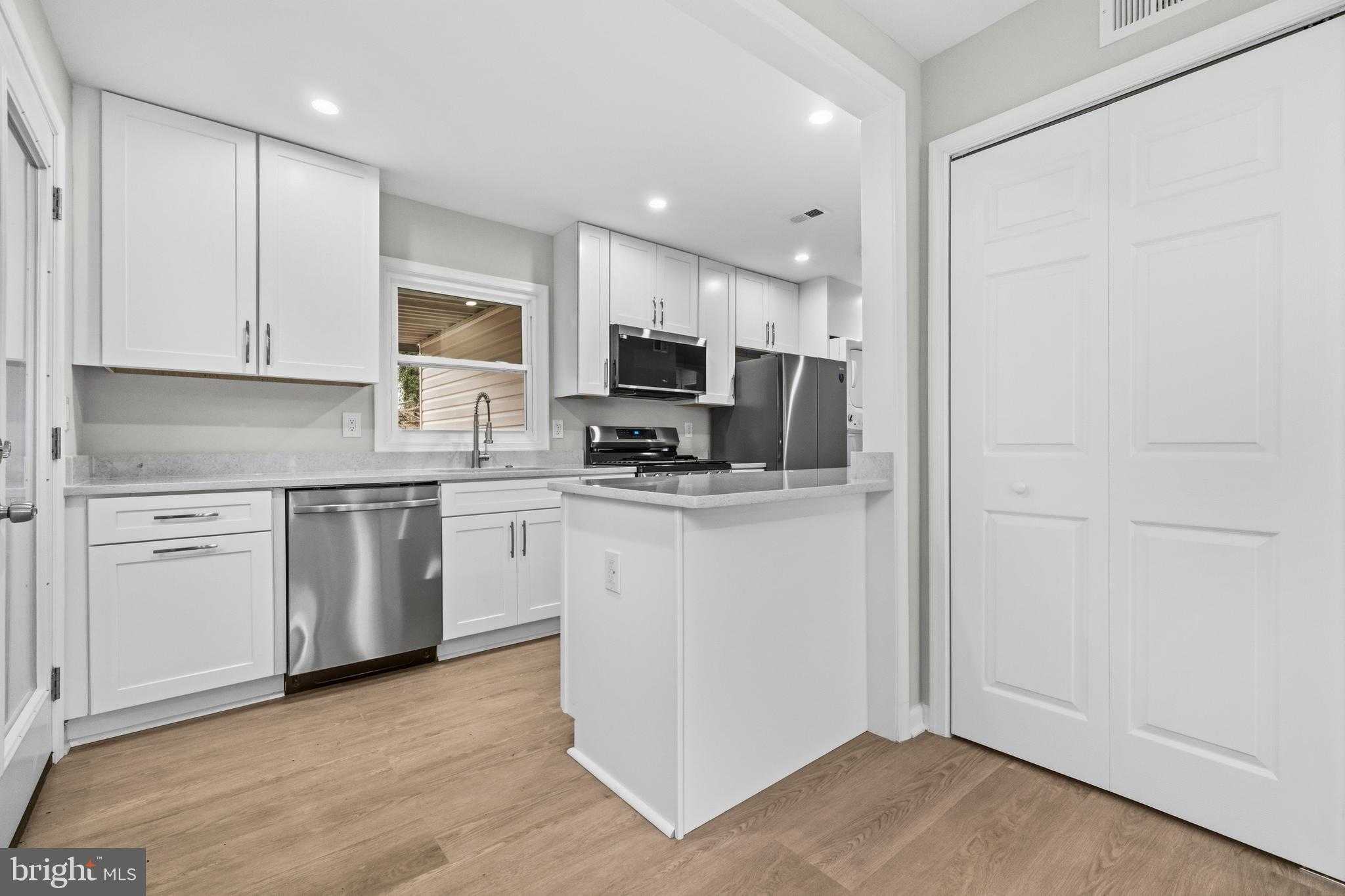 4806 Rockford Dr photo 7