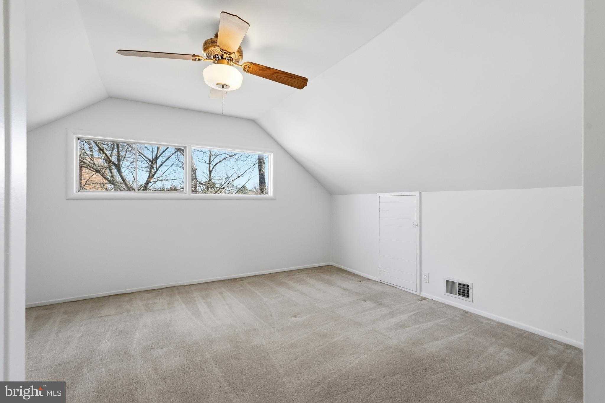 835 Bowie Rd photo 28