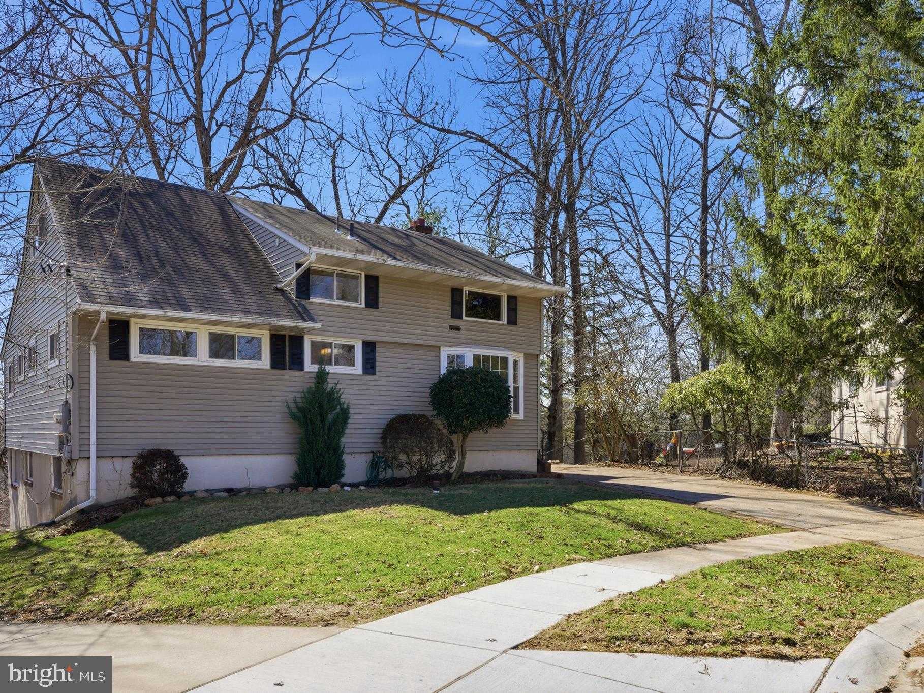 835 Bowie Rd photo 3