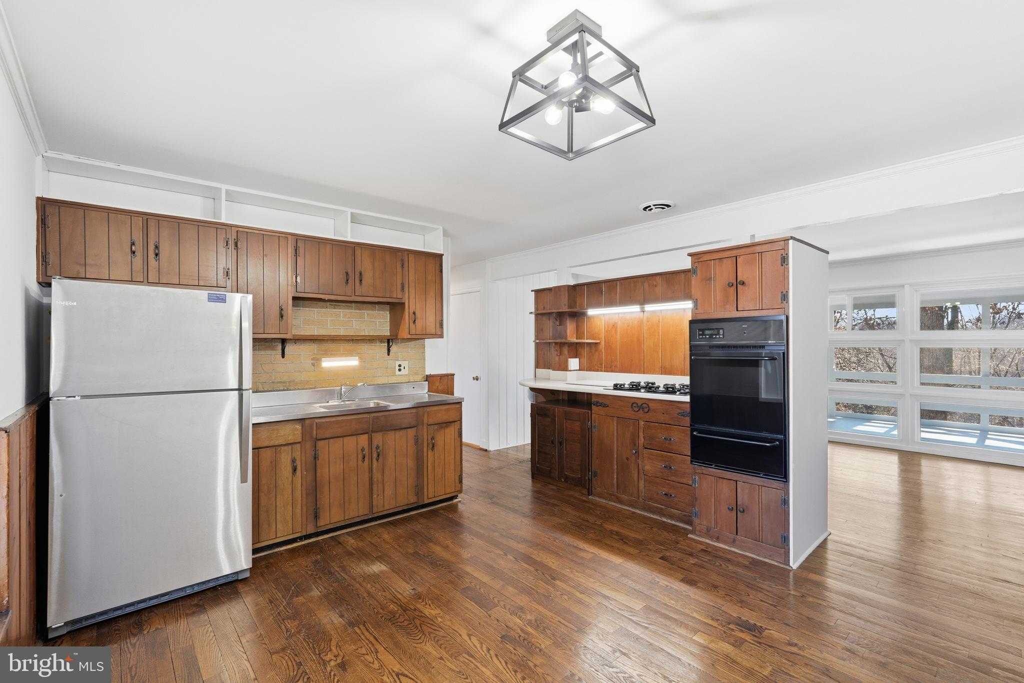 835 Bowie Rd photo 7