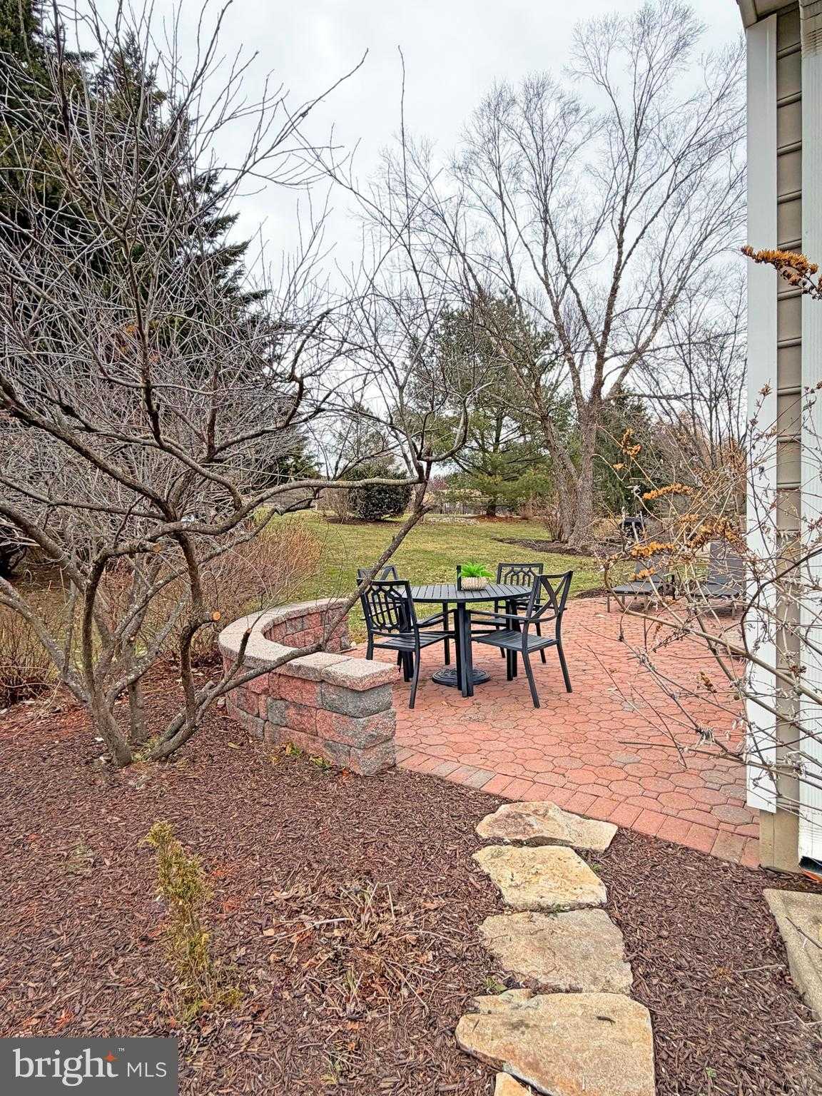 403 Lilac Dr photo 2