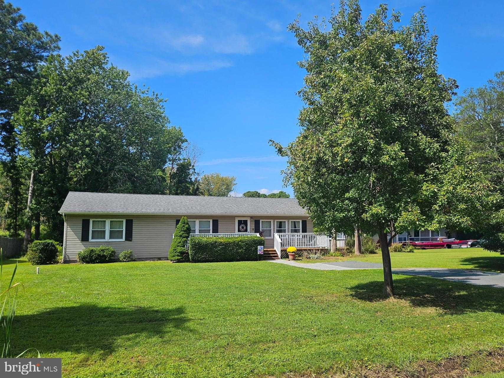 220 Pennick Dr photo 2