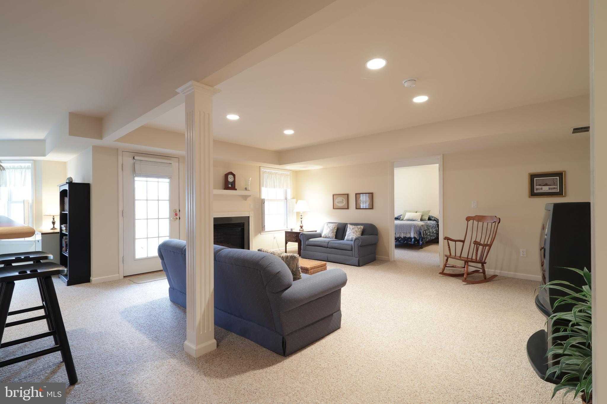 1632 Bristol Ave Apt 202 photo 37