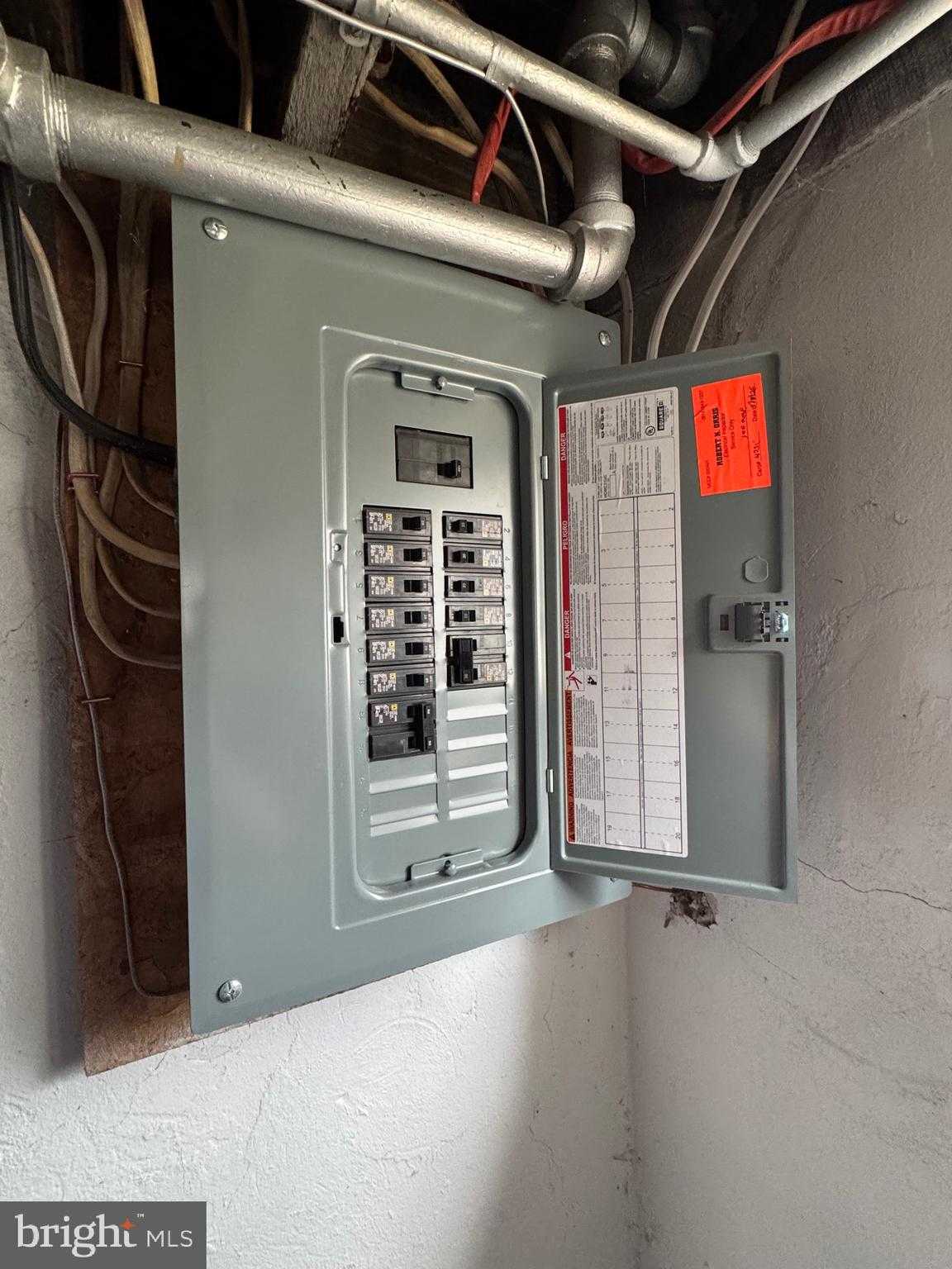 690 Messenger St photo 25