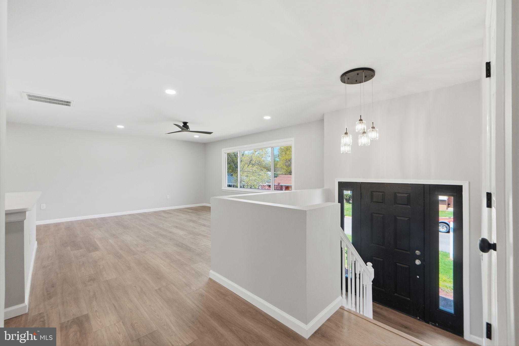 7109 Lois Ln photo 6