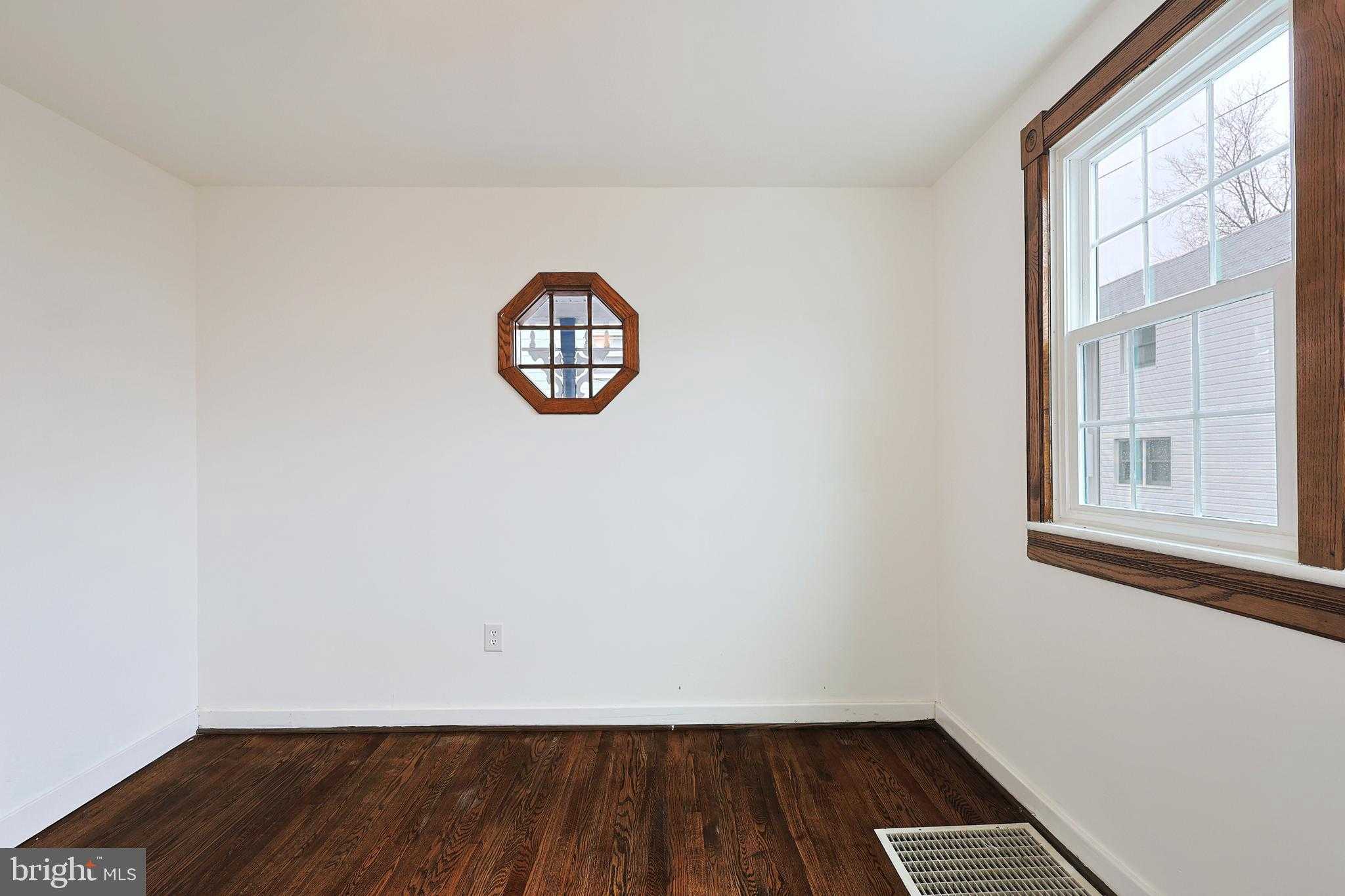 409 Springdale St photo 29