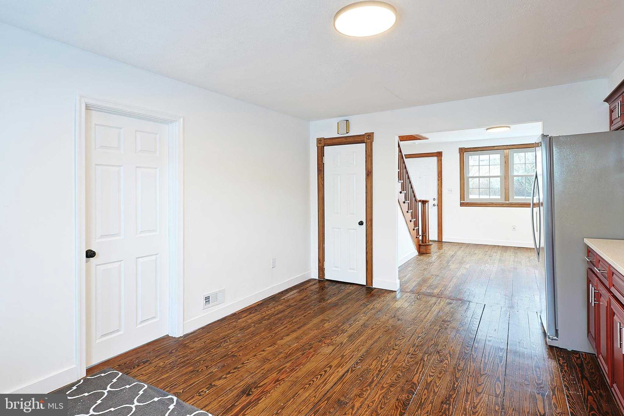 409 Springdale St photo 5