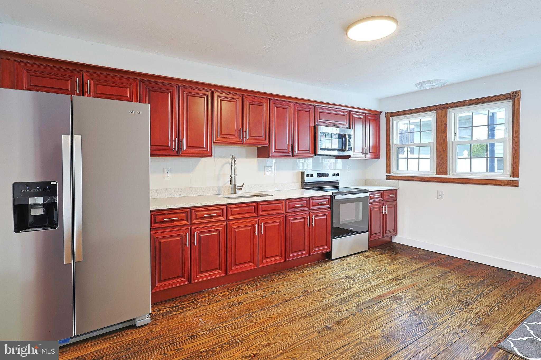 409 Springdale St photo 7