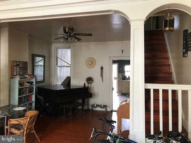 1903 E Madison St photo 2