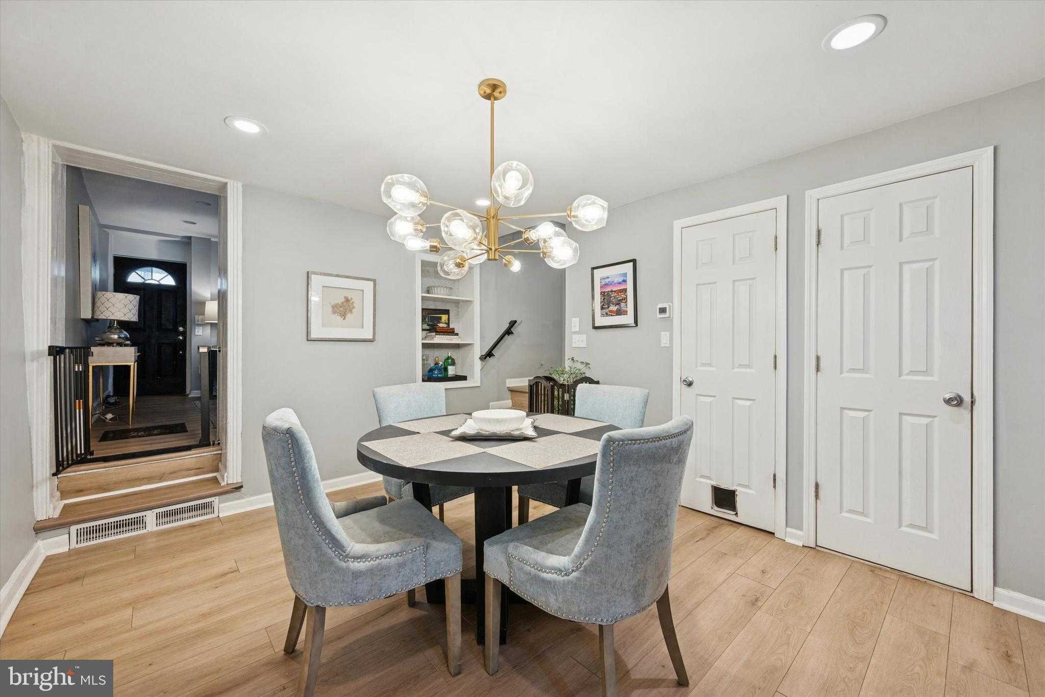 305 W Chestnut St photo 6