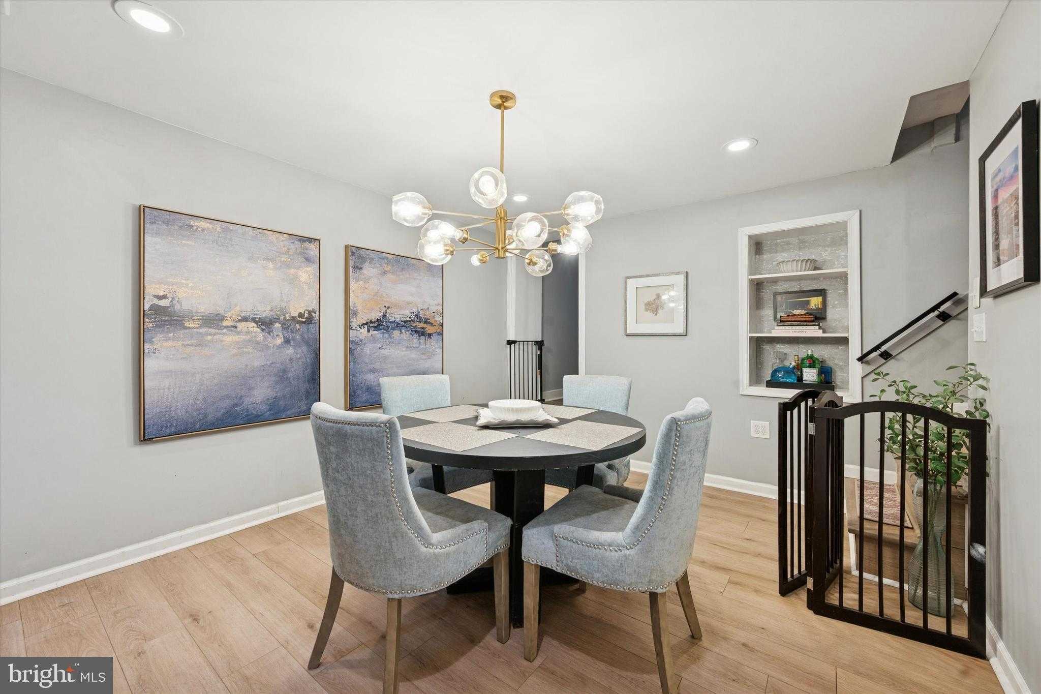 305 W Chestnut St photo 7