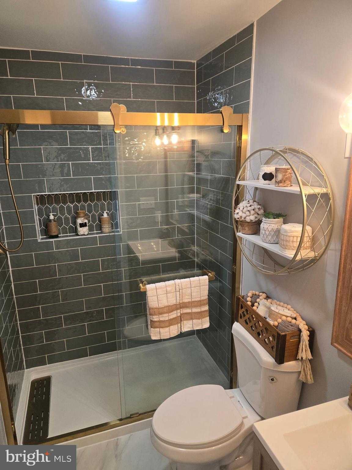 975 Williams St photo 15