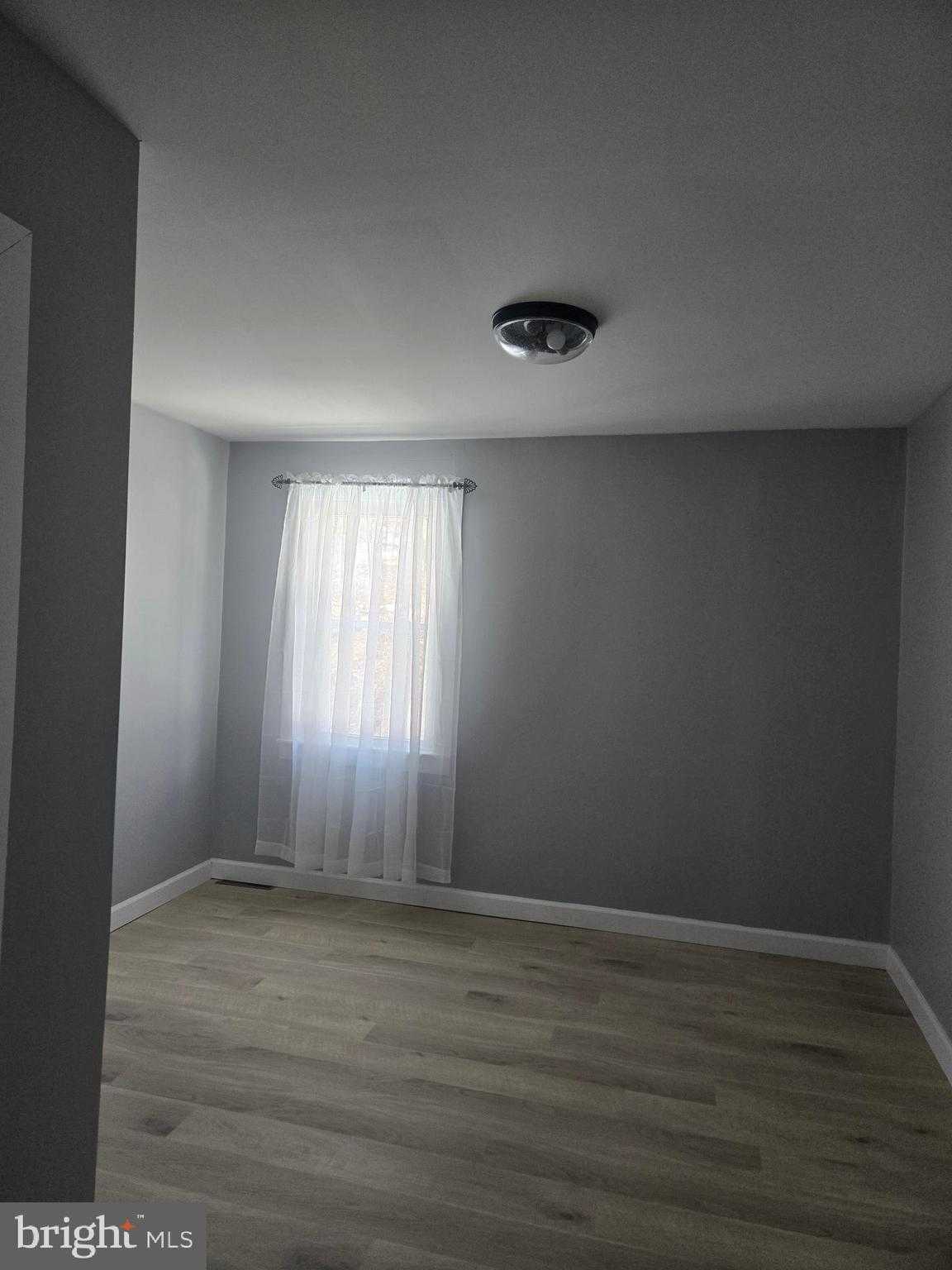 975 Williams St photo 17