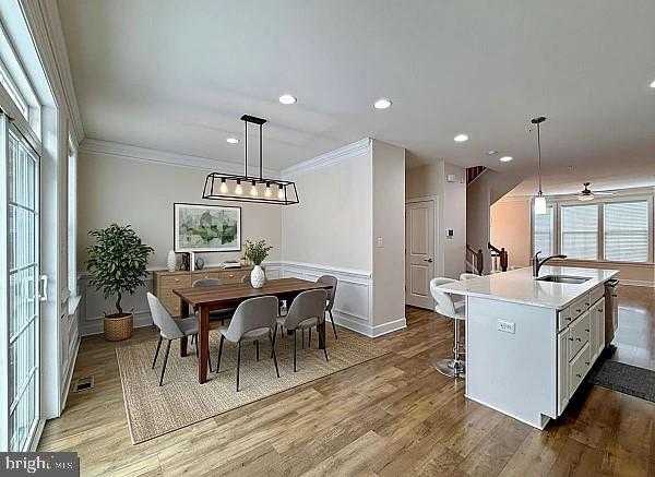 2801 Golden Gate CT photo 17