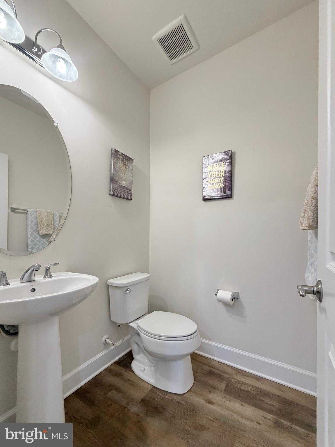 2801 Golden Gate CT photo 23