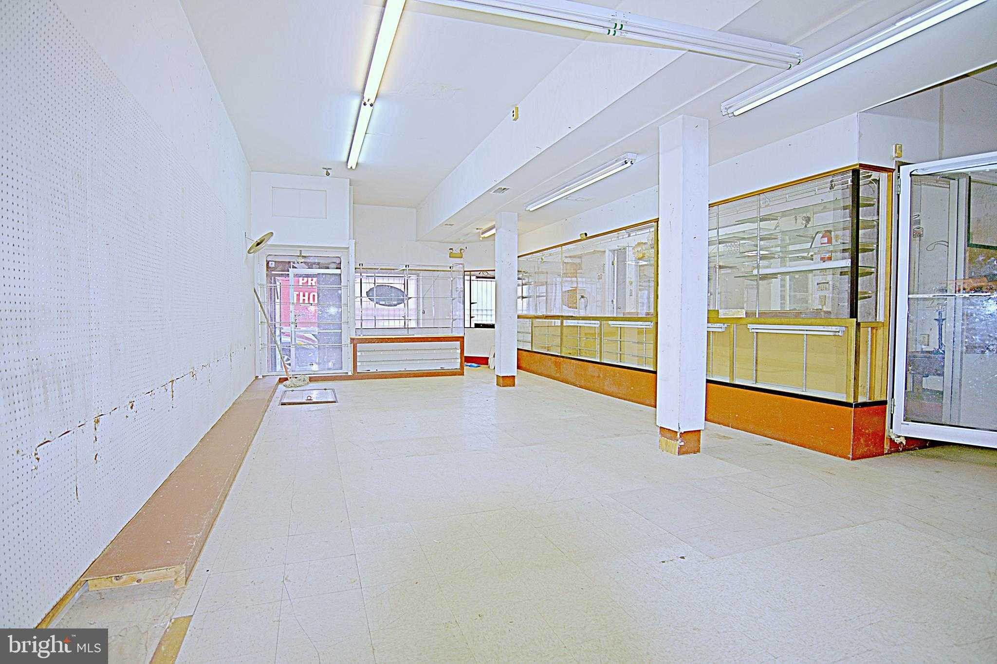 2525 E Monument St photo 4