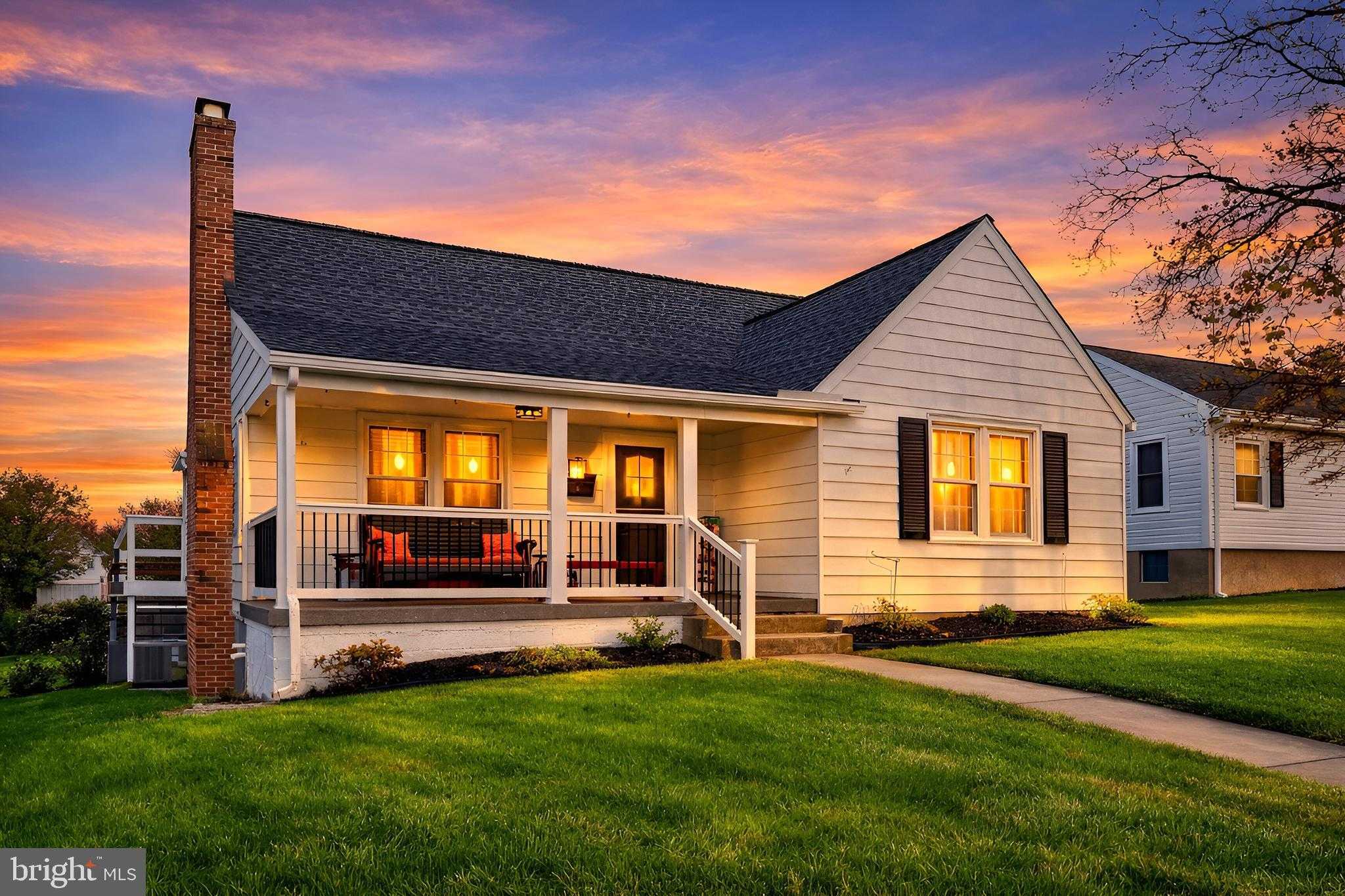 463 E Green St, Westminster