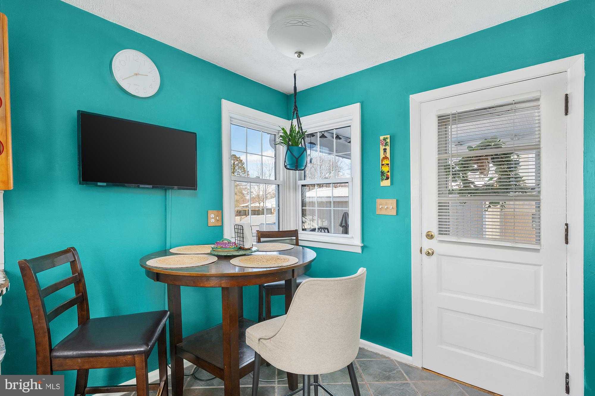 463 E Green St photo 16