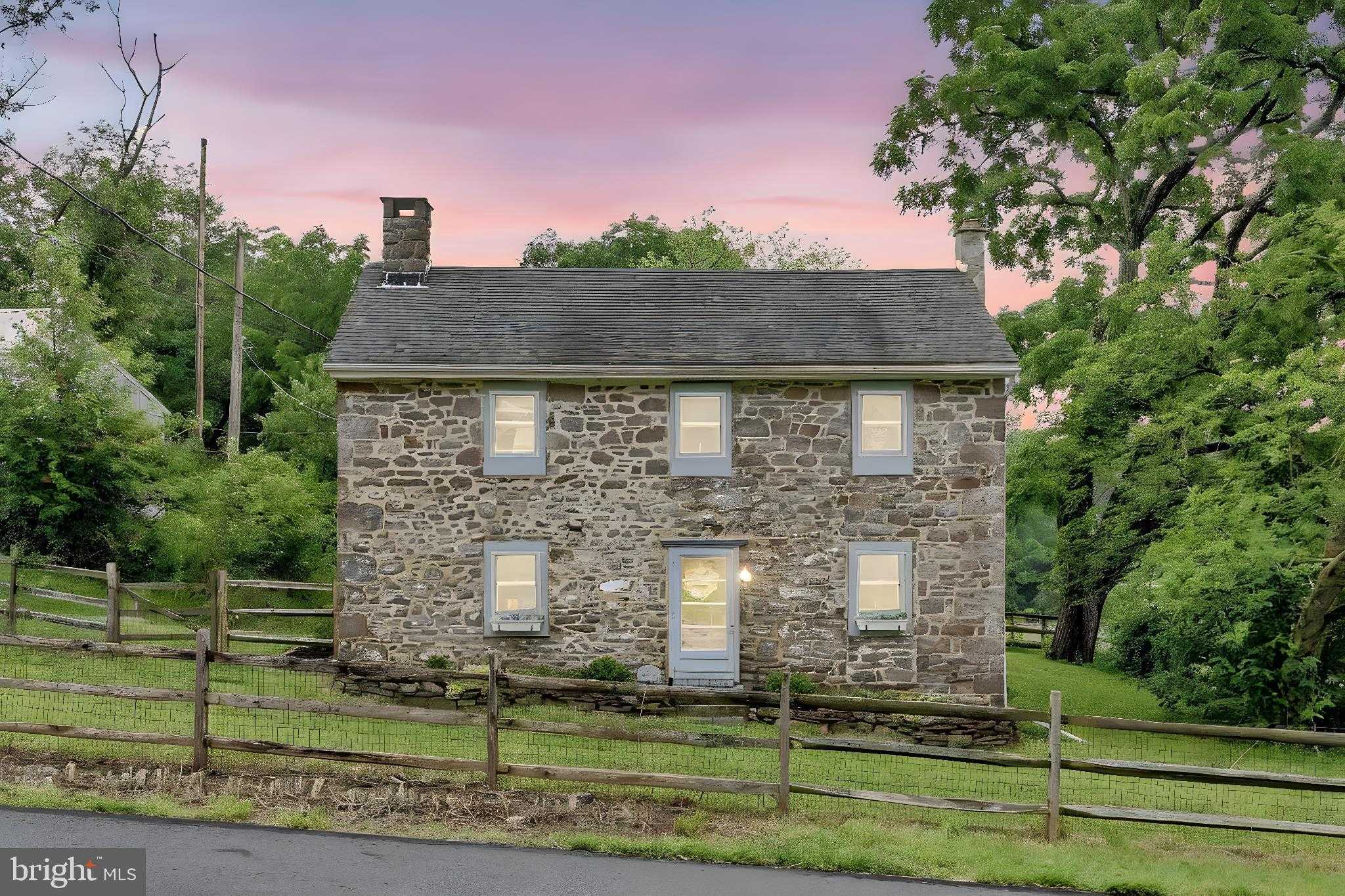 321 Garey Rd photo 2