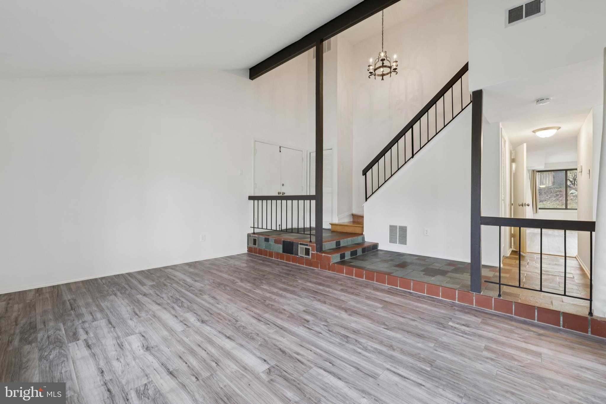 5161 Scarecrow CT photo 10