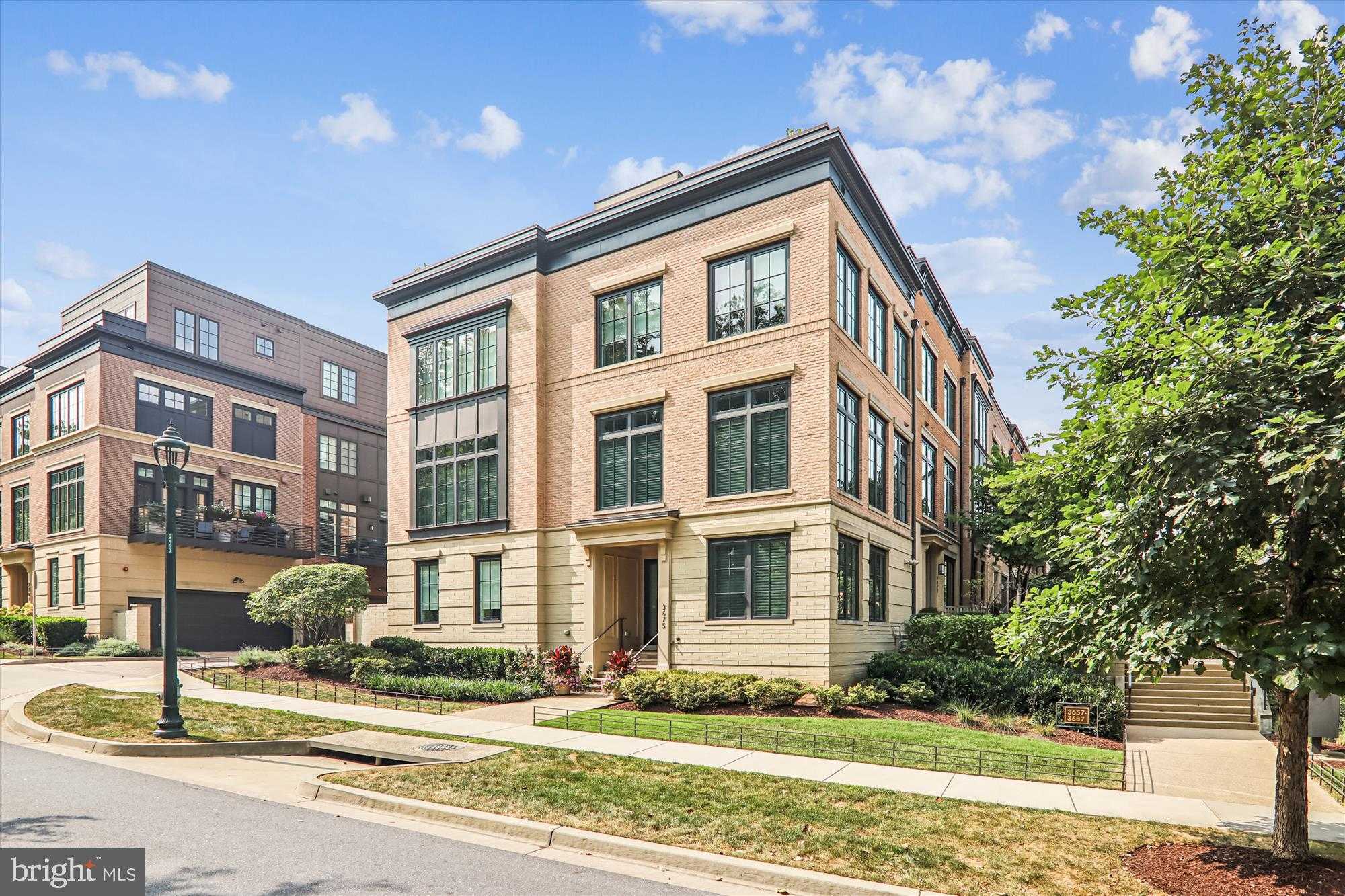 3675 Chevy Chase Lake Dr photo 2