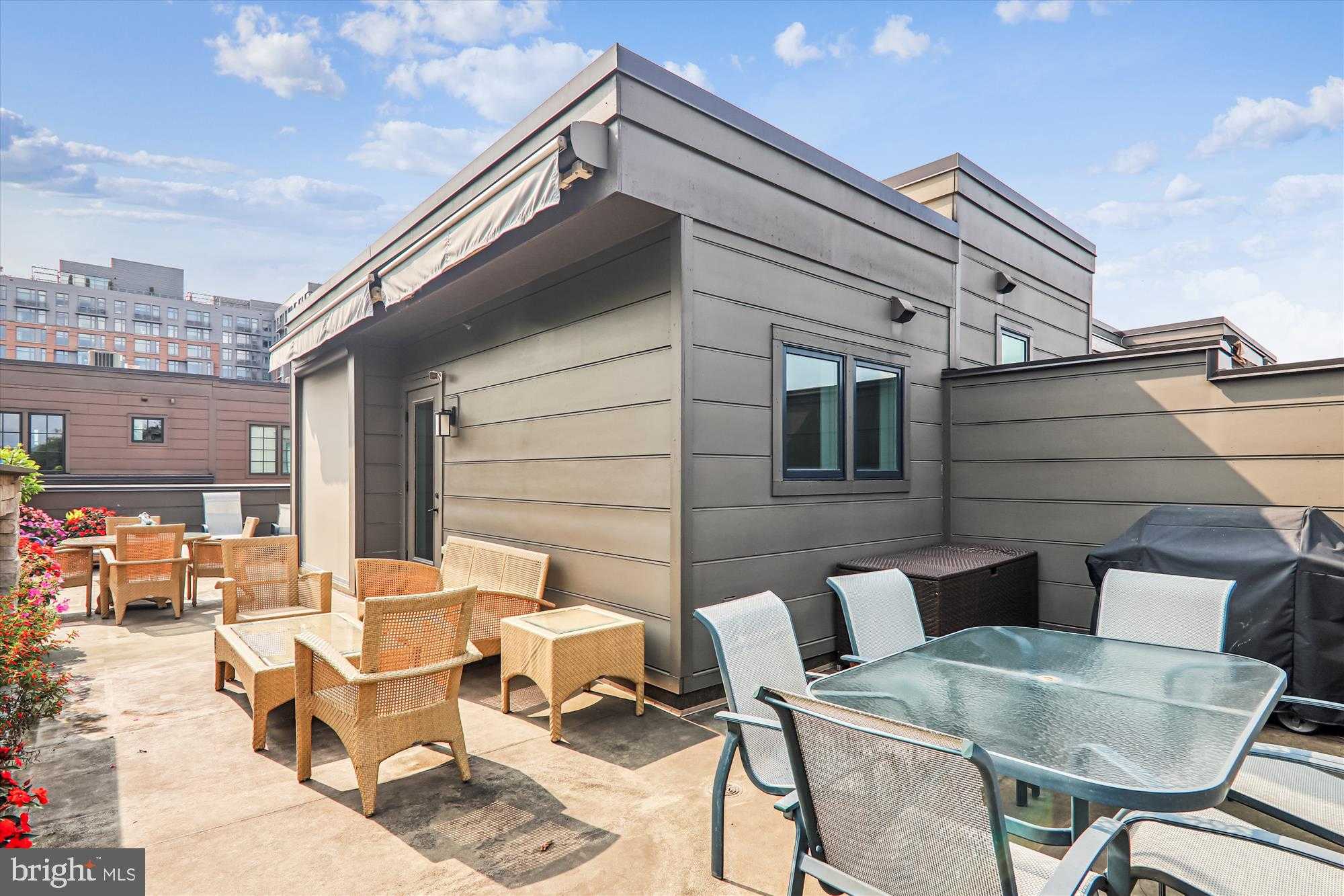 3675 Chevy Chase Lake Dr photo 32