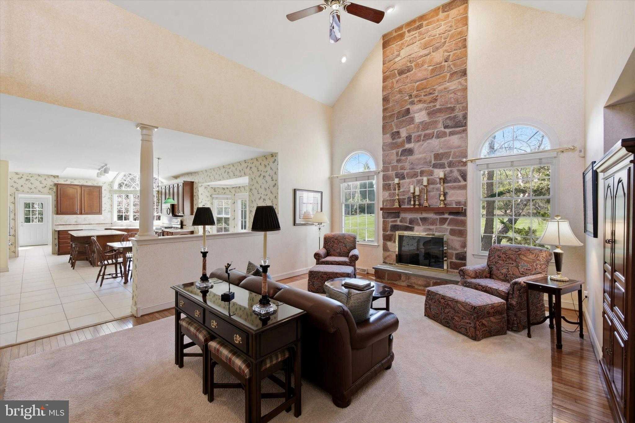 2594 Hillcrest Dr photo 13