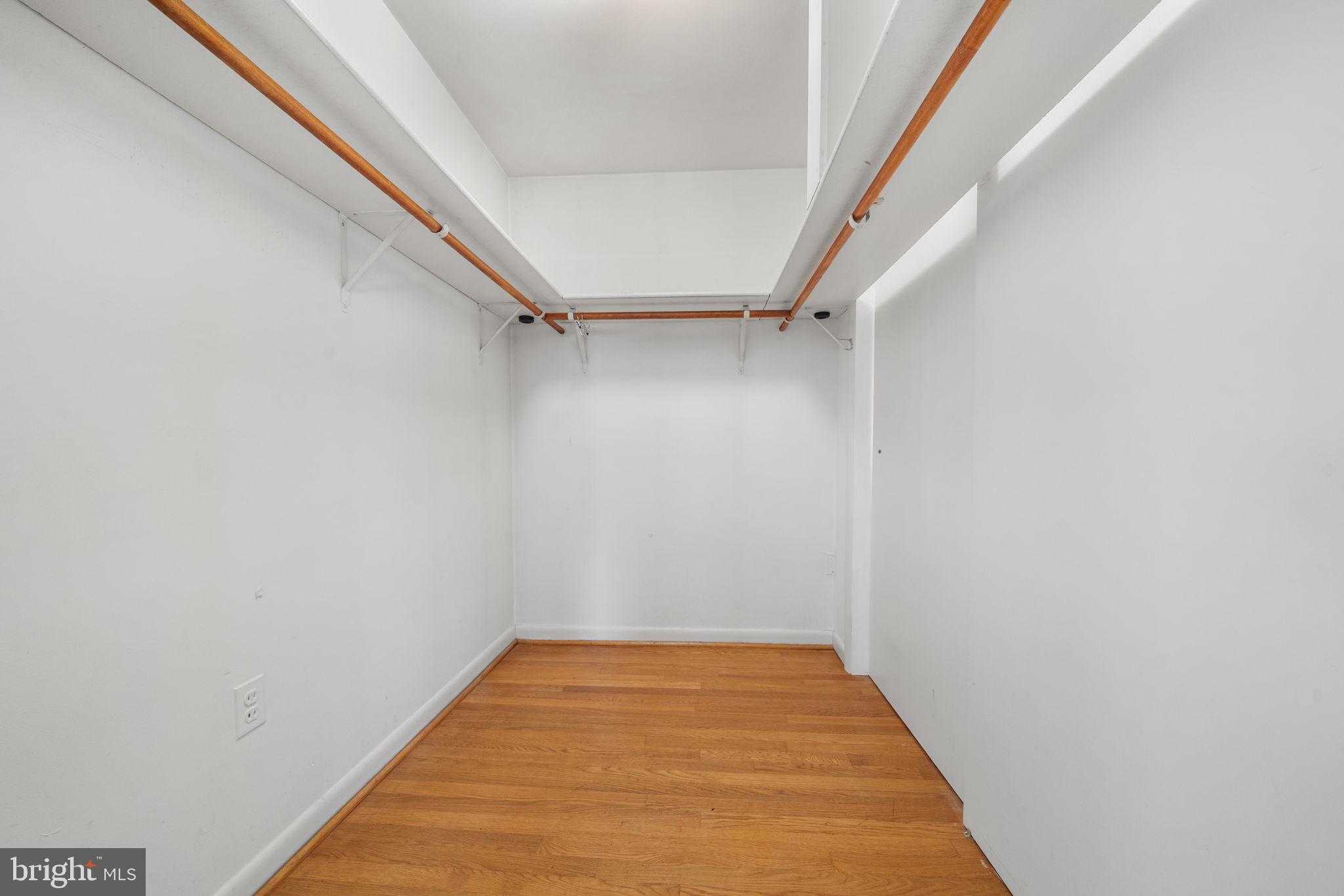 1806 Lansing CT photo 37