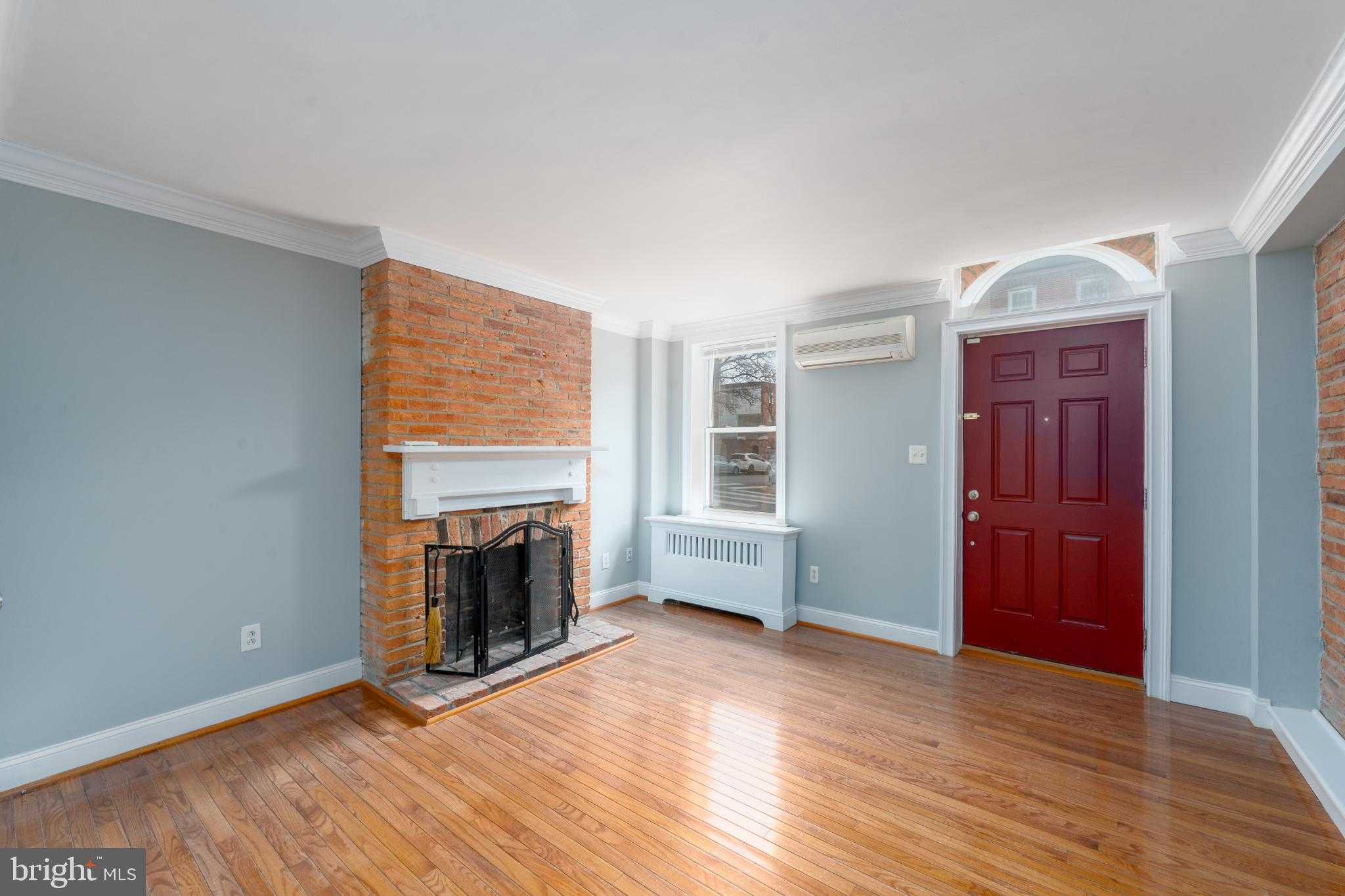 1826 E Lombard St photo 2