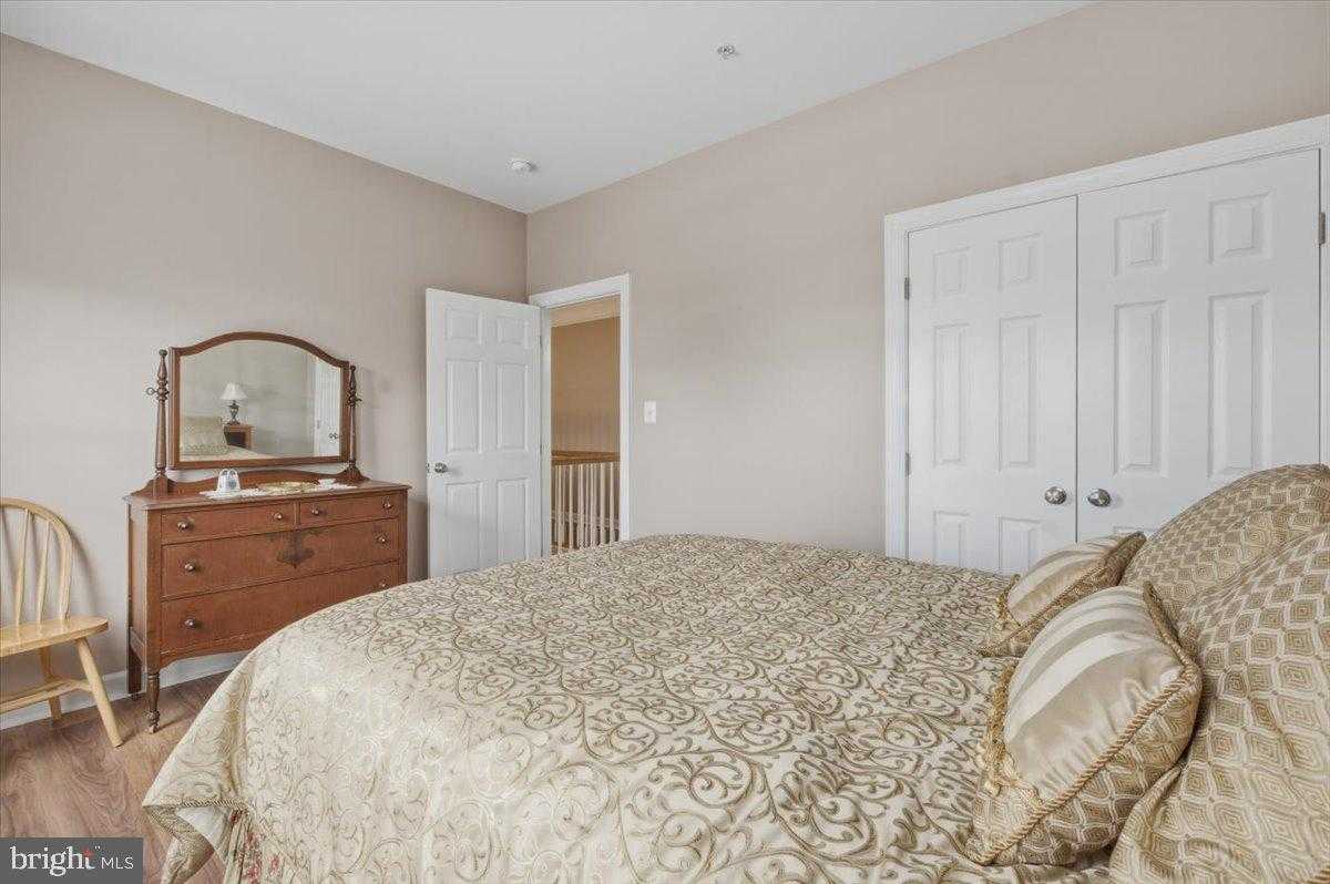 4103 Tottenham St photo 31