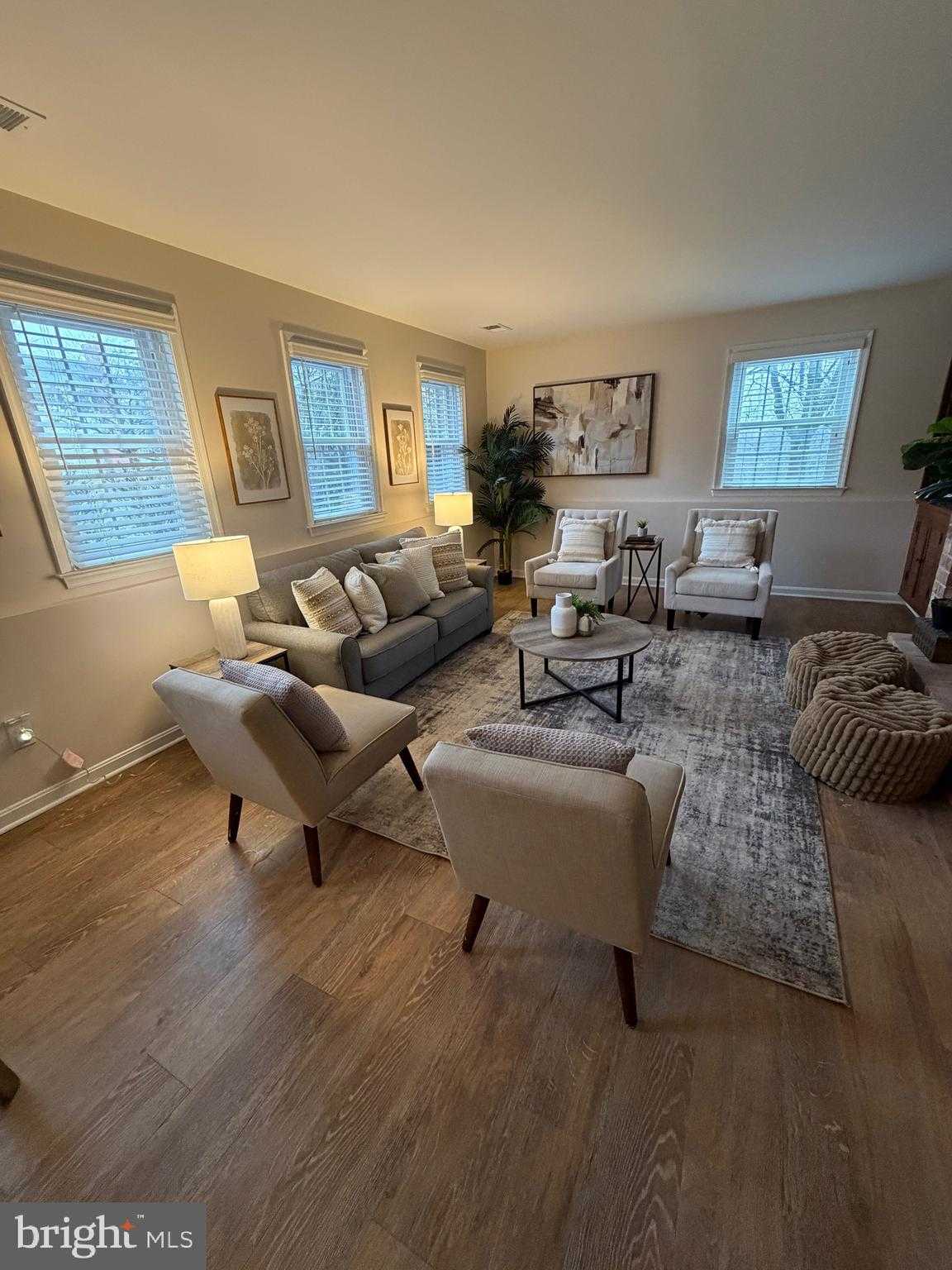 11 Bromley CT photo 16