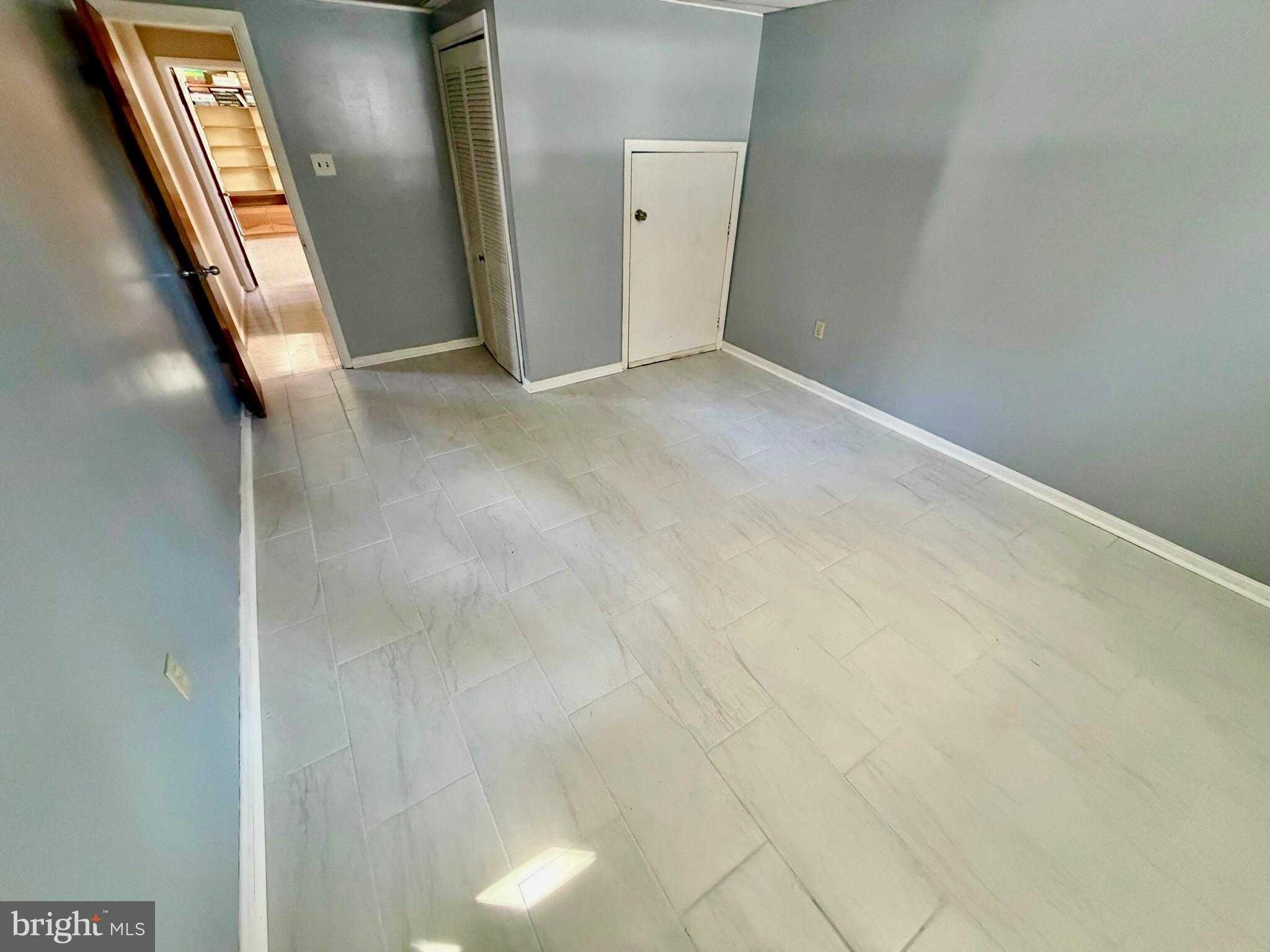 905 Playford Ln photo 29