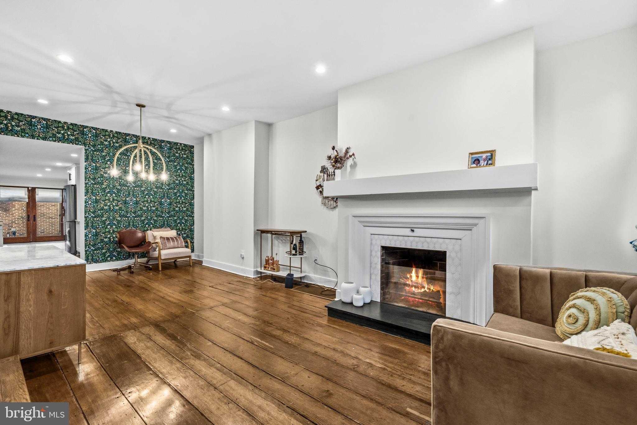 1011 DUKE STREET photo 3