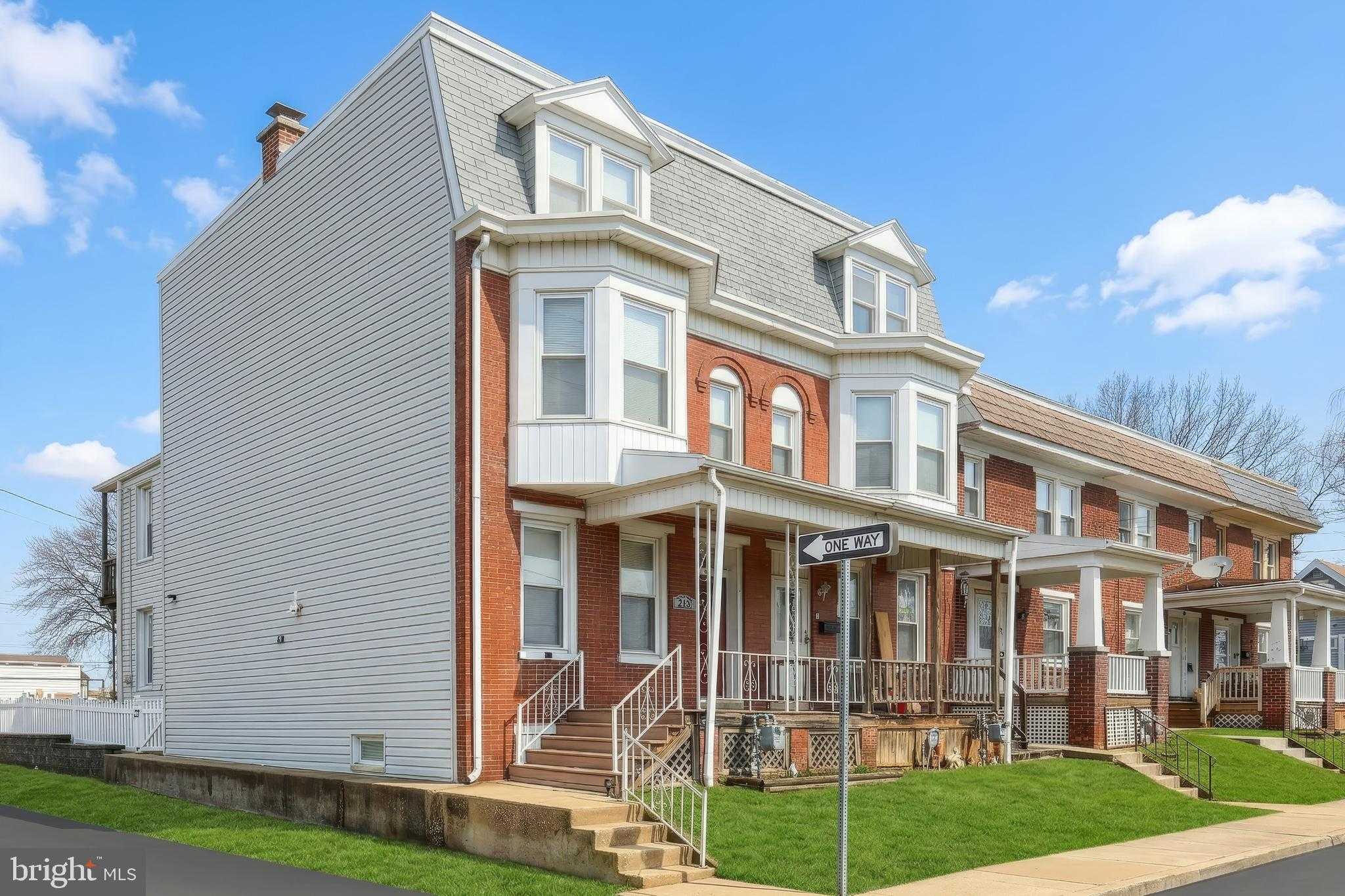 213 Parkway Blvd photo 2