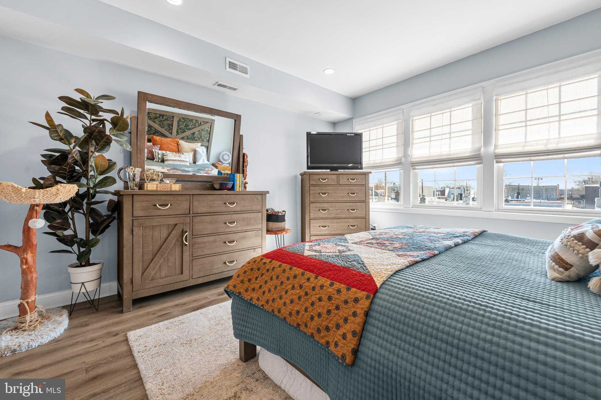 1227 Latona St photo 32