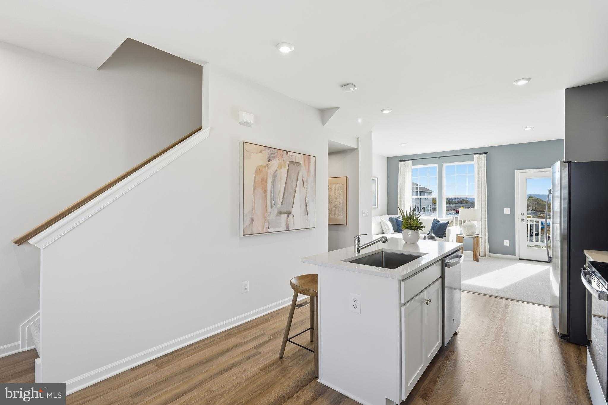 372 Anthem St photo 77