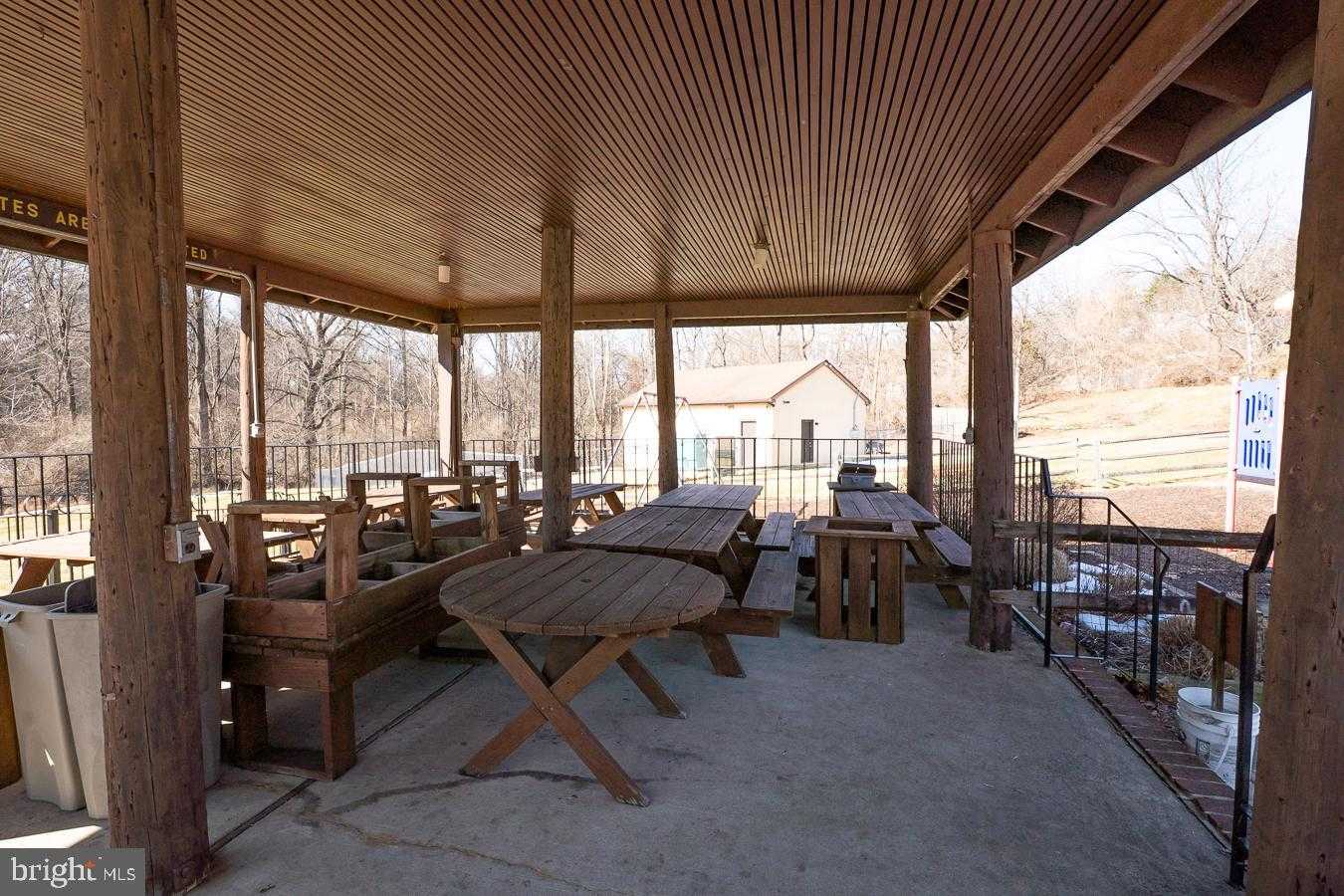 1508 Painters Xing photo 14